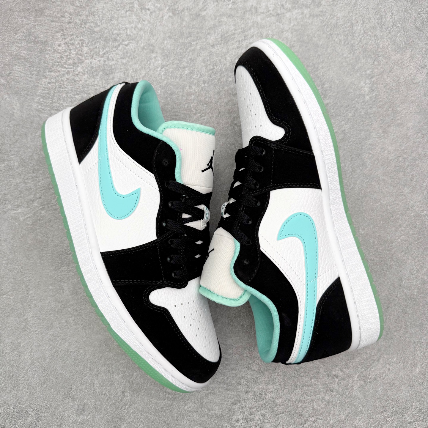 图片[3]-＃小DT Air Jordan AJ1 Low 低帮系列 全新流水线出品 超强性价比 DT版本平替选择 市场第二梯队 全部原鞋开发 原楦原纸板开发 全鞋电脑针车 原厂内置全掌气垫 原盒内在原标 唯一Zp原版鞋带绑法 免检产品 全新2022版型 全头层皮料 完美零毛边处理 原厂配置全掌气垫 价格定位良心 几十个配色陆续出货 实拍调校N版已经零色差零失真 百分百还原实物色彩所见即所得 不存在货不对板色差等低级问题 选购参考实物拍摄 不混卖不参货 只用心做好货严格选品 承诺混一赔十 尺码：36 36.5 37.5 38 38.5 39 40 40.5 41 42 42.5 43 44 44.5 45 46-选品中心