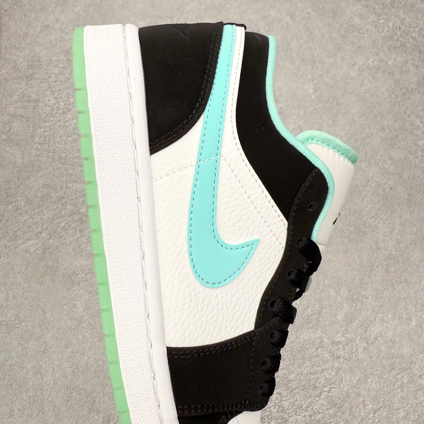 图片[6]-＃小DT Air Jordan AJ1 Low 低帮系列 全新流水线出品 超强性价比 DT版本平替选择 市场第二梯队 全部原鞋开发 原楦原纸板开发 全鞋电脑针车 原厂内置全掌气垫 原盒内在原标 唯一Zp原版鞋带绑法 免检产品 全新2022版型 全头层皮料 完美零毛边处理 原厂配置全掌气垫 价格定位良心 几十个配色陆续出货 实拍调校N版已经零色差零失真 百分百还原实物色彩所见即所得 不存在货不对板色差等低级问题 选购参考实物拍摄 不混卖不参货 只用心做好货严格选品 承诺混一赔十 尺码：36 36.5 37.5 38 38.5 39 40 40.5 41 42 42.5 43 44 44.5 45 46-选品中心