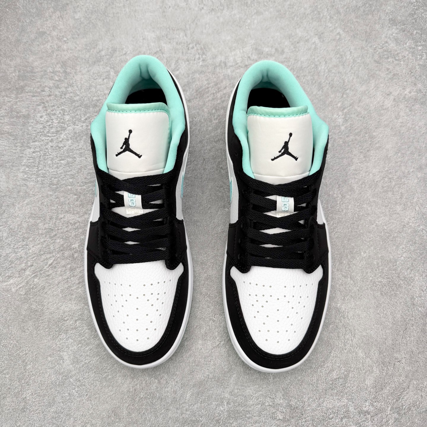 图片[2]-＃小DT Air Jordan AJ1 Low 低帮系列 全新流水线出品 超强性价比 DT版本平替选择 市场第二梯队 全部原鞋开发 原楦原纸板开发 全鞋电脑针车 原厂内置全掌气垫 原盒内在原标 唯一Zp原版鞋带绑法 免检产品 全新2022版型 全头层皮料 完美零毛边处理 原厂配置全掌气垫 价格定位良心 几十个配色陆续出货 实拍调校N版已经零色差零失真 百分百还原实物色彩所见即所得 不存在货不对板色差等低级问题 选购参考实物拍摄 不混卖不参货 只用心做好货严格选品 承诺混一赔十 尺码：36 36.5 37.5 38 38.5 39 40 40.5 41 42 42.5 43 44 44.5 45 46-选品中心