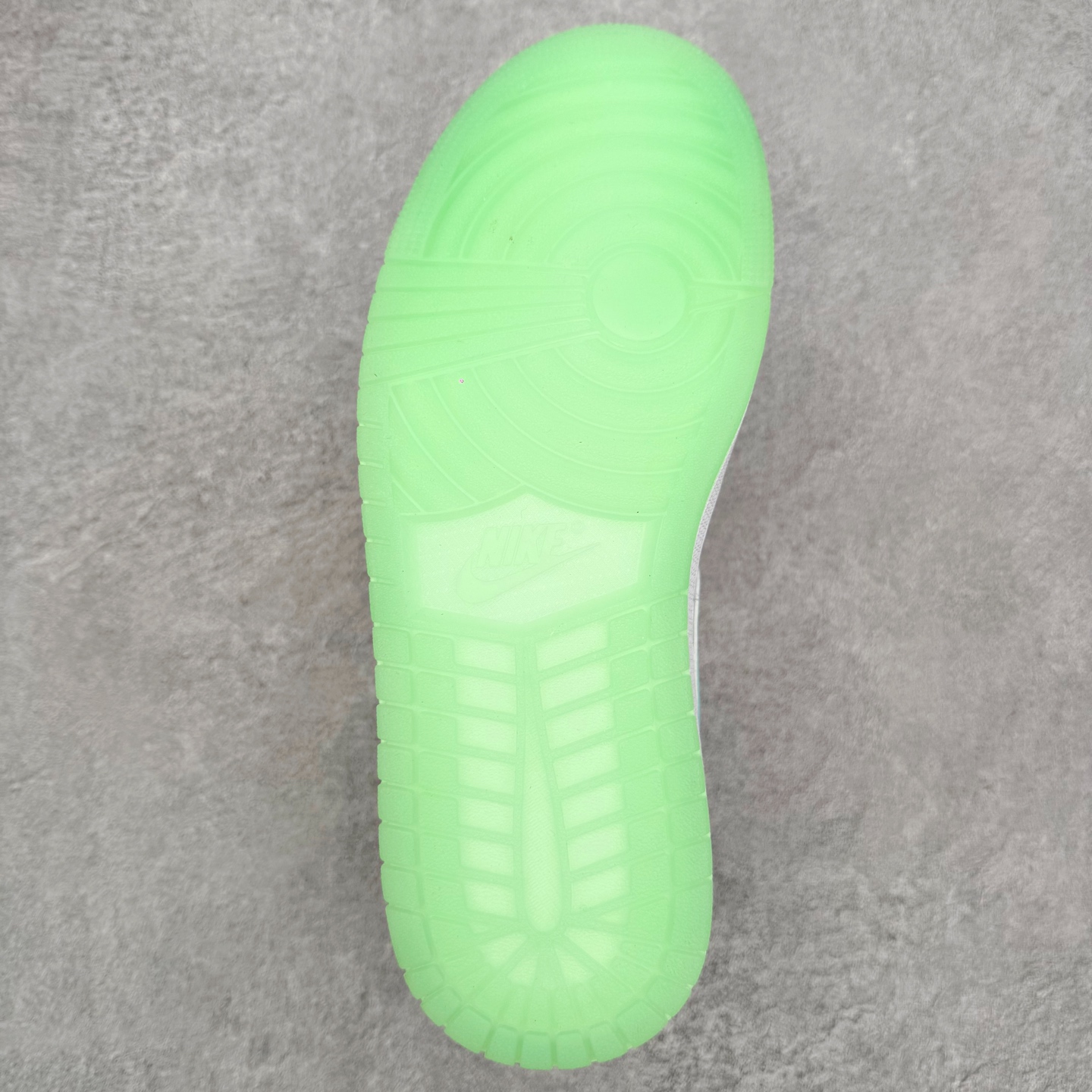 图片[9]-＃小DT Air Jordan AJ1 Low 低帮系列 全新流水线出品 超强性价比 DT版本平替选择 市场第二梯队 全部原鞋开发 原楦原纸板开发 全鞋电脑针车 原厂内置全掌气垫 原盒内在原标 唯一Zp原版鞋带绑法 免检产品 全新2022版型 全头层皮料 完美零毛边处理 原厂配置全掌气垫 价格定位良心 几十个配色陆续出货 实拍调校N版已经零色差零失真 百分百还原实物色彩所见即所得 不存在货不对板色差等低级问题 选购参考实物拍摄 不混卖不参货 只用心做好货严格选品 承诺混一赔十 尺码：36 36.5 37.5 38 38.5 39 40 40.5 41 42 42.5 43 44 44.5 45 46-选品中心