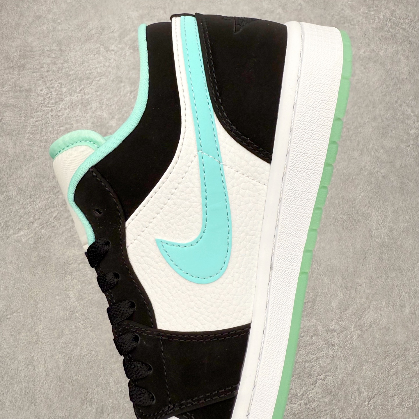 图片[7]-＃小DT Air Jordan AJ1 Low 低帮系列 全新流水线出品 超强性价比 DT版本平替选择 市场第二梯队 全部原鞋开发 原楦原纸板开发 全鞋电脑针车 原厂内置全掌气垫 原盒内在原标 唯一Zp原版鞋带绑法 免检产品 全新2022版型 全头层皮料 完美零毛边处理 原厂配置全掌气垫 价格定位良心 几十个配色陆续出货 实拍调校N版已经零色差零失真 百分百还原实物色彩所见即所得 不存在货不对板色差等低级问题 选购参考实物拍摄 不混卖不参货 只用心做好货严格选品 承诺混一赔十 尺码：36 36.5 37.5 38 38.5 39 40 40.5 41 42 42.5 43 44 44.5 45 46-选品中心