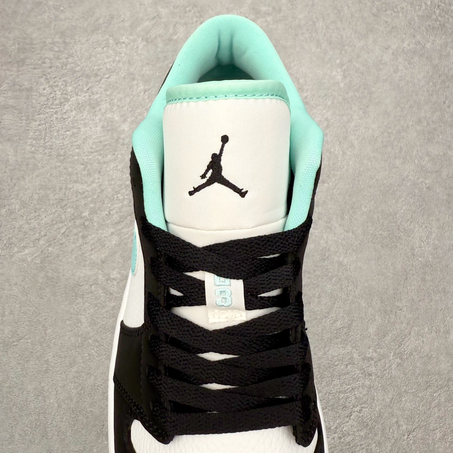 图片[5]-＃小DT Air Jordan AJ1 Low 低帮系列 全新流水线出品 超强性价比 DT版本平替选择 市场第二梯队 全部原鞋开发 原楦原纸板开发 全鞋电脑针车 原厂内置全掌气垫 原盒内在原标 唯一Zp原版鞋带绑法 免检产品 全新2022版型 全头层皮料 完美零毛边处理 原厂配置全掌气垫 价格定位良心 几十个配色陆续出货 实拍调校N版已经零色差零失真 百分百还原实物色彩所见即所得 不存在货不对板色差等低级问题 选购参考实物拍摄 不混卖不参货 只用心做好货严格选品 承诺混一赔十 尺码：36 36.5 37.5 38 38.5 39 40 40.5 41 42 42.5 43 44 44.5 45 46-选品中心