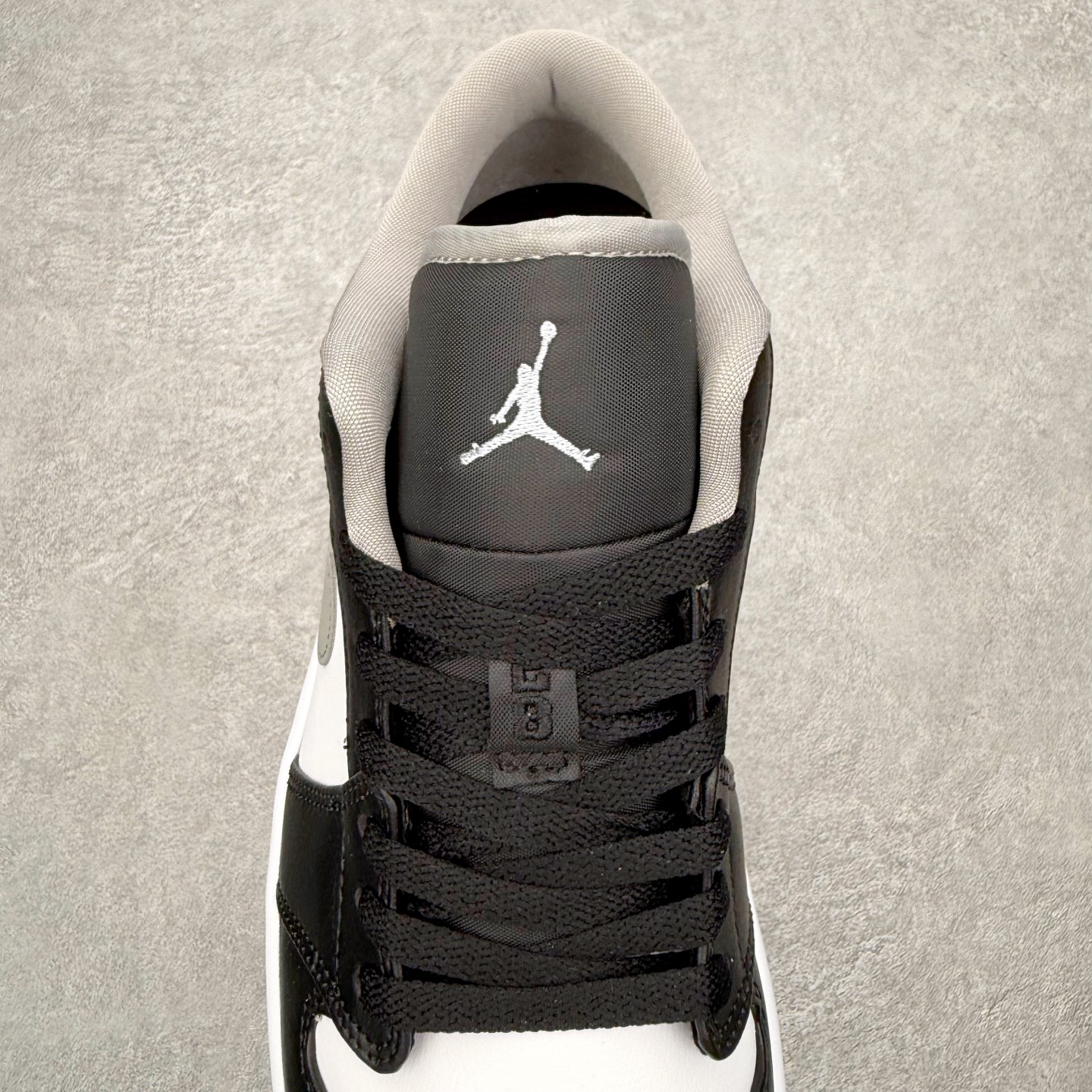 图片[5]-＃小DT Air Jordan AJ1 Low 低帮系列 全新流水线出品 超强性价比 DT版本平替选择 市场第二梯队 全部原鞋开发 原楦原纸板开发 全鞋电脑针车 原厂内置全掌气垫 原盒内在原标 唯一Zp原版鞋带绑法 免检产品 全新2022版型 全头层皮料 完美零毛边处理 原厂配置全掌气垫 价格定位良心 几十个配色陆续出货 实拍调校N版已经零色差零失真 百分百还原实物色彩所见即所得 不存在货不对板色差等低级问题 选购参考实物拍摄 不混卖不参货 只用心做好货严格选品 承诺混一赔十 尺码：36 36.5 37.5 38 38.5 39 40 40.5 41 42 42.5 43 44 44.5 45 46-选品中心