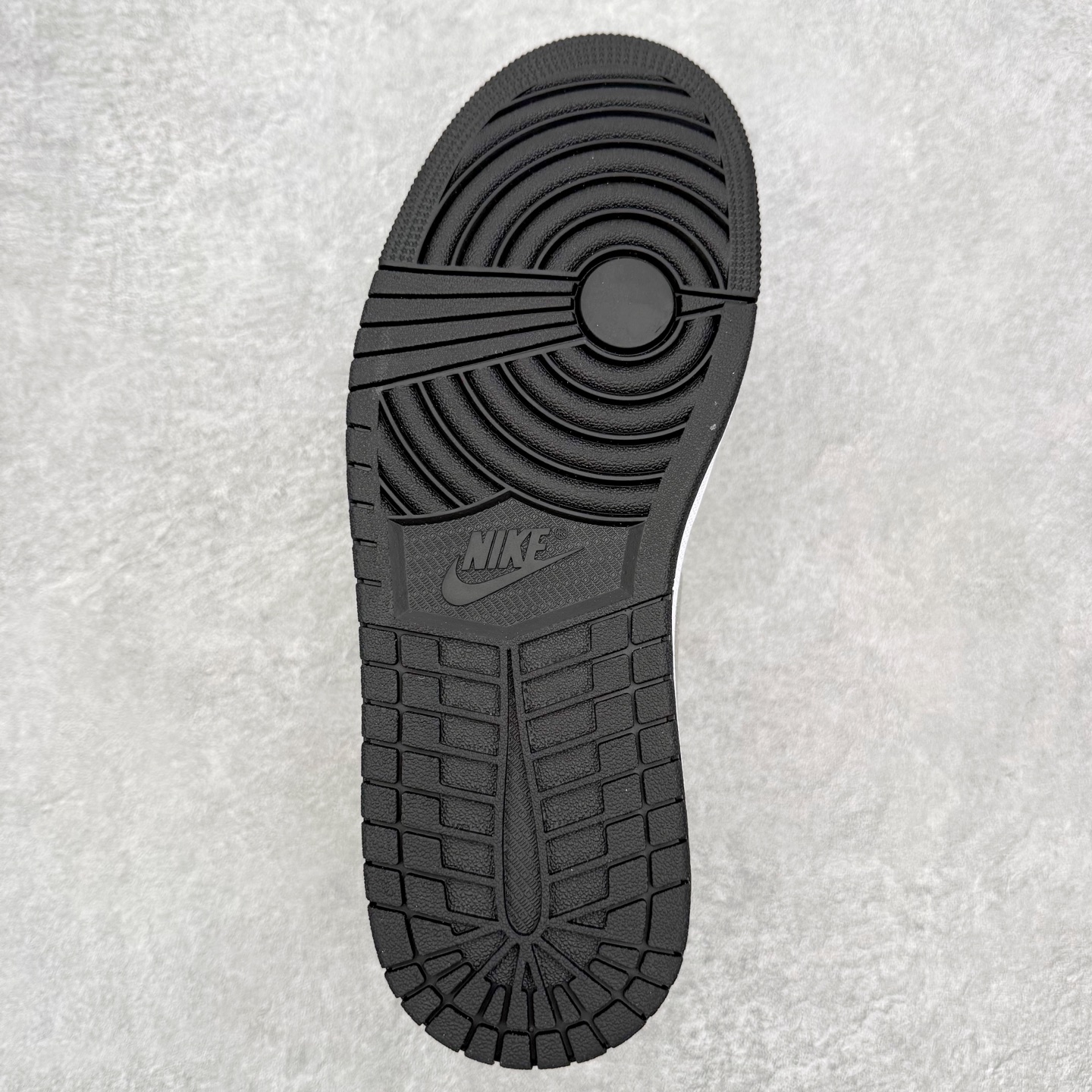 图片[9]-＃小DT Air Jordan AJ1 Low 低帮系列 全新流水线出品 超强性价比 DT版本平替选择 市场第二梯队 全部原鞋开发 原楦原纸板开发 全鞋电脑针车 原厂内置全掌气垫 原盒内在原标 唯一Zp原版鞋带绑法 免检产品 全新2022版型 全头层皮料 完美零毛边处理 原厂配置全掌气垫 价格定位良心 几十个配色陆续出货 实拍调校N版已经零色差零失真 百分百还原实物色彩所见即所得 不存在货不对板色差等低级问题 选购参考实物拍摄 不混卖不参货 只用心做好货严格选品 承诺混一赔十 尺码：36 36.5 37.5 38 38.5 39 40 40.5 41 42 42.5 43 44 44.5 45 46-选品中心