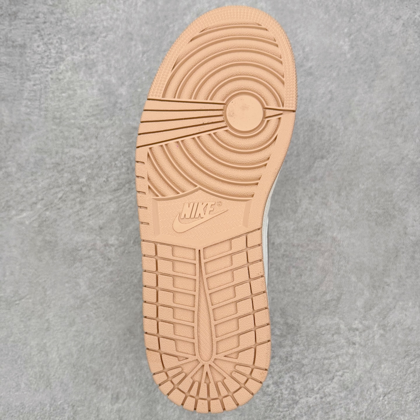 图片[9]-＃小DT Air Jordan AJ1 Low 低帮系列 全新流水线出品 超强性价比 DT版本平替选择 市场第二梯队 全部原鞋开发 原楦原纸板开发 全鞋电脑针车 原厂内置全掌气垫 原盒内在原标 唯一Zp原版鞋带绑法 免检产品 全新2022版型 全头层皮料 完美零毛边处理 原厂配置全掌气垫 价格定位良心 几十个配色陆续出货 实拍调校N版已经零色差零失真 百分百还原实物色彩所见即所得 不存在货不对板色差等低级问题 选购参考实物拍摄 不混卖不参货 只用心做好货严格选品 承诺混一赔十 尺码：36 36.5 37.5 38 38.5 39 40 40.5 41 42 42.5 43 44 44.5 45 46-选品中心