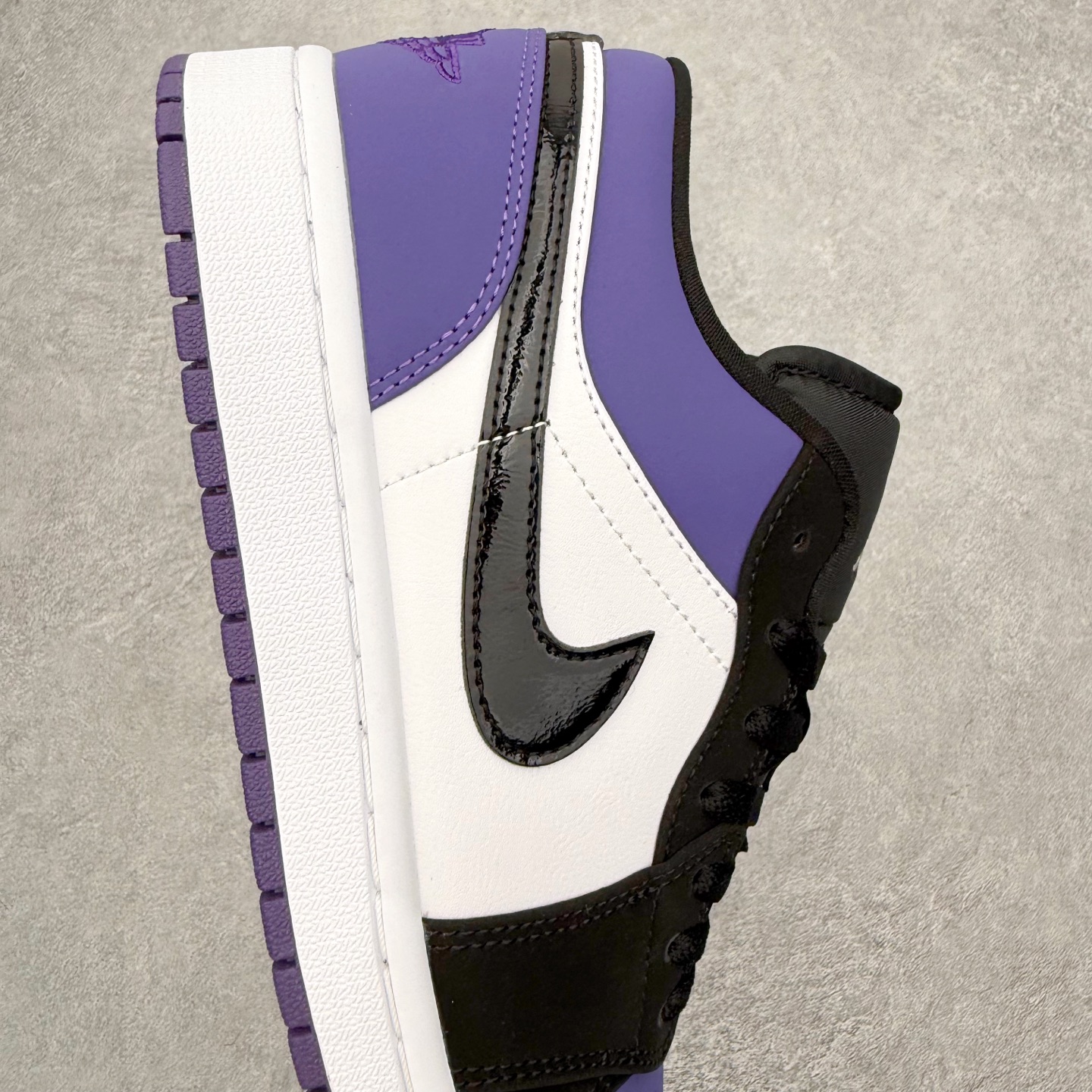 图片[6]-＃小DT Air Jordan AJ1 Low 低帮系列 全新流水线出品 超强性价比 DT版本平替选择 市场第二梯队 全部原鞋开发 原楦原纸板开发 全鞋电脑针车 原厂内置全掌气垫 原盒内在原标 唯一Zp原版鞋带绑法 免检产品 全新2022版型 全头层皮料 完美零毛边处理 原厂配置全掌气垫 价格定位良心 几十个配色陆续出货 实拍调校N版已经零色差零失真 百分百还原实物色彩所见即所得 不存在货不对板色差等低级问题 选购参考实物拍摄 不混卖不参货 只用心做好货严格选品 承诺混一赔十 尺码：36 36.5 37.5 38 38.5 39 40 40.5 41 42 42.5 43 44 44.5 45 46-选品中心