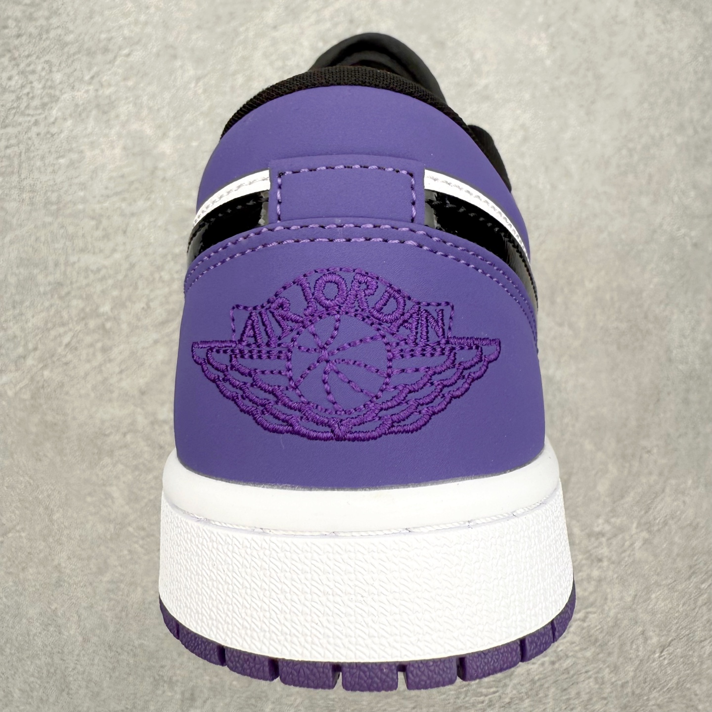 图片[8]-＃小DT Air Jordan AJ1 Low 低帮系列 全新流水线出品 超强性价比 DT版本平替选择 市场第二梯队 全部原鞋开发 原楦原纸板开发 全鞋电脑针车 原厂内置全掌气垫 原盒内在原标 唯一Zp原版鞋带绑法 免检产品 全新2022版型 全头层皮料 完美零毛边处理 原厂配置全掌气垫 价格定位良心 几十个配色陆续出货 实拍调校N版已经零色差零失真 百分百还原实物色彩所见即所得 不存在货不对板色差等低级问题 选购参考实物拍摄 不混卖不参货 只用心做好货严格选品 承诺混一赔十 尺码：36 36.5 37.5 38 38.5 39 40 40.5 41 42 42.5 43 44 44.5 45 46-选品中心