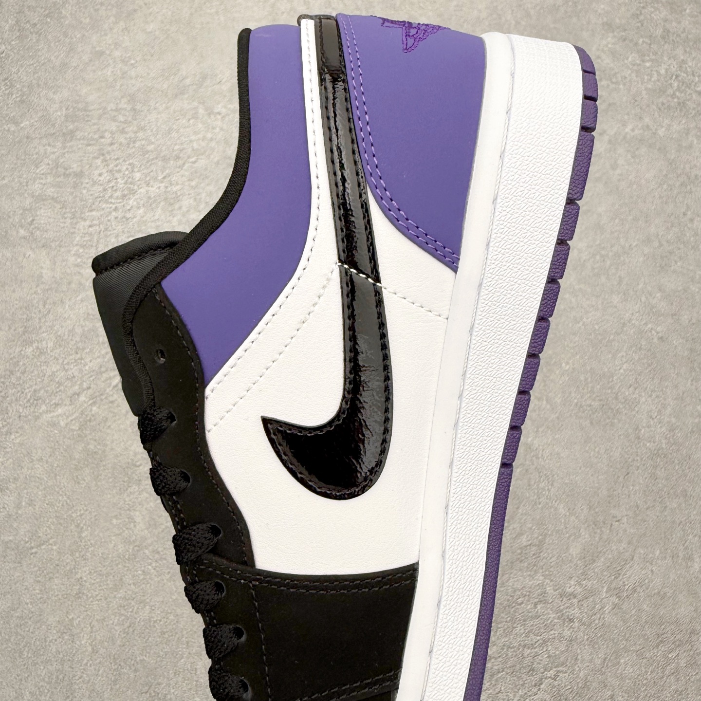 图片[7]-＃小DT Air Jordan AJ1 Low 低帮系列 全新流水线出品 超强性价比 DT版本平替选择 市场第二梯队 全部原鞋开发 原楦原纸板开发 全鞋电脑针车 原厂内置全掌气垫 原盒内在原标 唯一Zp原版鞋带绑法 免检产品 全新2022版型 全头层皮料 完美零毛边处理 原厂配置全掌气垫 价格定位良心 几十个配色陆续出货 实拍调校N版已经零色差零失真 百分百还原实物色彩所见即所得 不存在货不对板色差等低级问题 选购参考实物拍摄 不混卖不参货 只用心做好货严格选品 承诺混一赔十 尺码：36 36.5 37.5 38 38.5 39 40 40.5 41 42 42.5 43 44 44.5 45 46-选品中心