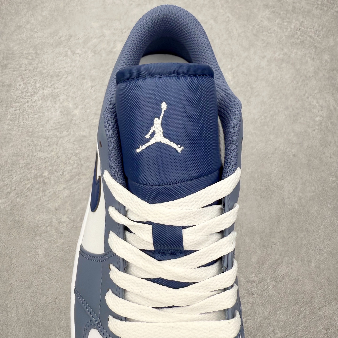 图片[5]-＃小DT Air Jordan AJ1 Low 低帮系列 全新流水线出品 超强性价比 DT版本平替选择 市场第二梯队 全部原鞋开发 原楦原纸板开发 全鞋电脑针车 原厂内置全掌气垫 原盒内在原标 唯一Zp原版鞋带绑法 免检产品 全新2022版型 全头层皮料 完美零毛边处理 原厂配置全掌气垫 价格定位良心 几十个配色陆续出货 实拍调校N版已经零色差零失真 百分百还原实物色彩所见即所得 不存在货不对板色差等低级问题 选购参考实物拍摄 不混卖不参货 只用心做好货严格选品 承诺混一赔十 尺码：36 36.5 37.5 38 38.5 39 40 40.5 41 42 42.5 43 44 44.5 45 46-选品中心