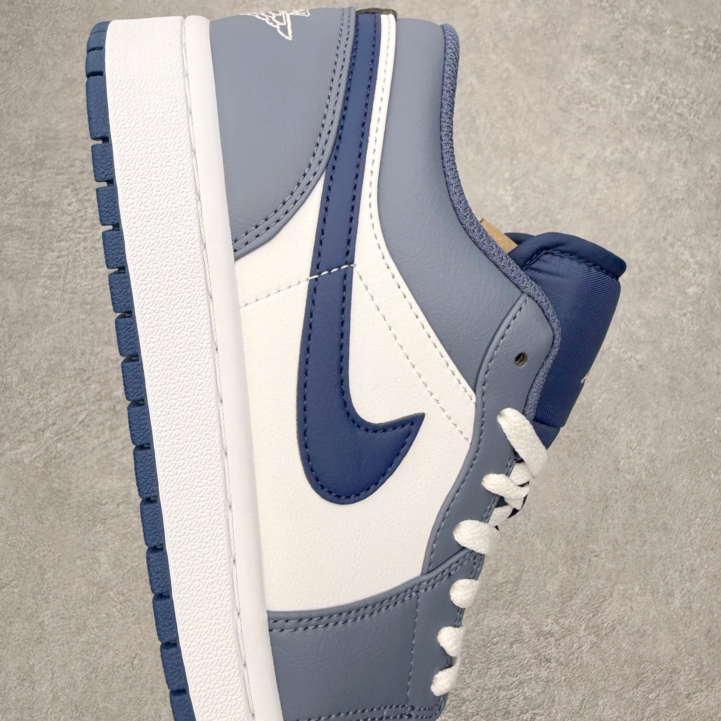 图片[6]-＃小DT Air Jordan AJ1 Low 低帮系列 全新流水线出品 超强性价比 DT版本平替选择 市场第二梯队 全部原鞋开发 原楦原纸板开发 全鞋电脑针车 原厂内置全掌气垫 原盒内在原标 唯一Zp原版鞋带绑法 免检产品 全新2022版型 全头层皮料 完美零毛边处理 原厂配置全掌气垫 价格定位良心 几十个配色陆续出货 实拍调校N版已经零色差零失真 百分百还原实物色彩所见即所得 不存在货不对板色差等低级问题 选购参考实物拍摄 不混卖不参货 只用心做好货严格选品 承诺混一赔十 尺码：36 36.5 37.5 38 38.5 39 40 40.5 41 42 42.5 43 44 44.5 45 46-选品中心