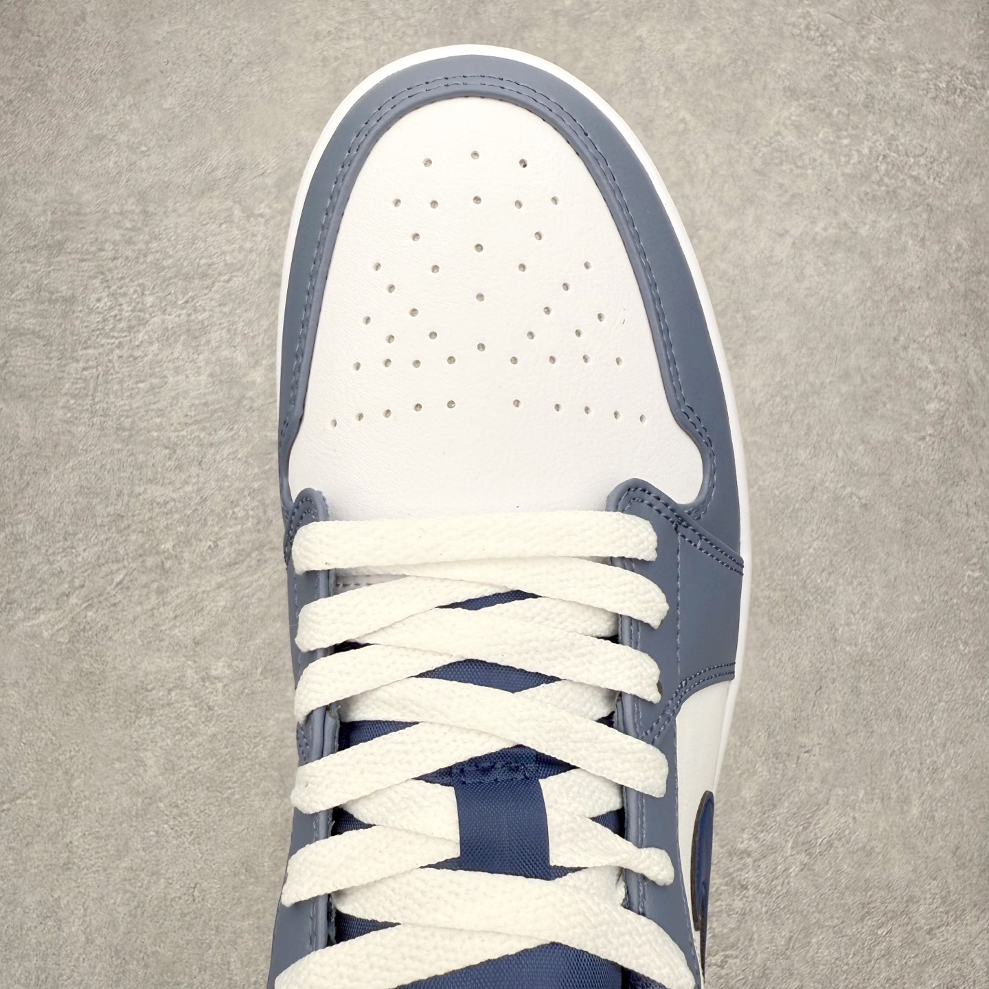 图片[4]-＃小DT Air Jordan AJ1 Low 低帮系列 全新流水线出品 超强性价比 DT版本平替选择 市场第二梯队 全部原鞋开发 原楦原纸板开发 全鞋电脑针车 原厂内置全掌气垫 原盒内在原标 唯一Zp原版鞋带绑法 免检产品 全新2022版型 全头层皮料 完美零毛边处理 原厂配置全掌气垫 价格定位良心 几十个配色陆续出货 实拍调校N版已经零色差零失真 百分百还原实物色彩所见即所得 不存在货不对板色差等低级问题 选购参考实物拍摄 不混卖不参货 只用心做好货严格选品 承诺混一赔十 尺码：36 36.5 37.5 38 38.5 39 40 40.5 41 42 42.5 43 44 44.5 45 46-选品中心