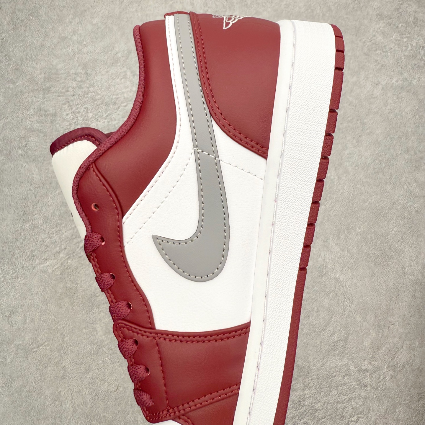 图片[7]-＃小DT Air Jordan AJ1 Low 低帮系列 全新流水线出品 超强性价比 DT版本平替选择 市场第二梯队 全部原鞋开发 原楦原纸板开发 全鞋电脑针车 原厂内置全掌气垫 原盒内在原标 唯一Zp原版鞋带绑法 免检产品 全新2022版型 全头层皮料 完美零毛边处理 原厂配置全掌气垫 价格定位良心 几十个配色陆续出货 实拍调校N版已经零色差零失真 百分百还原实物色彩所见即所得 不存在货不对板色差等低级问题 选购参考实物拍摄 不混卖不参货 只用心做好货严格选品 承诺混一赔十 尺码：36 36.5 37.5 38 38.5 39 40 40.5 41 42 42.5 43 44 44.5 45 46-选品中心