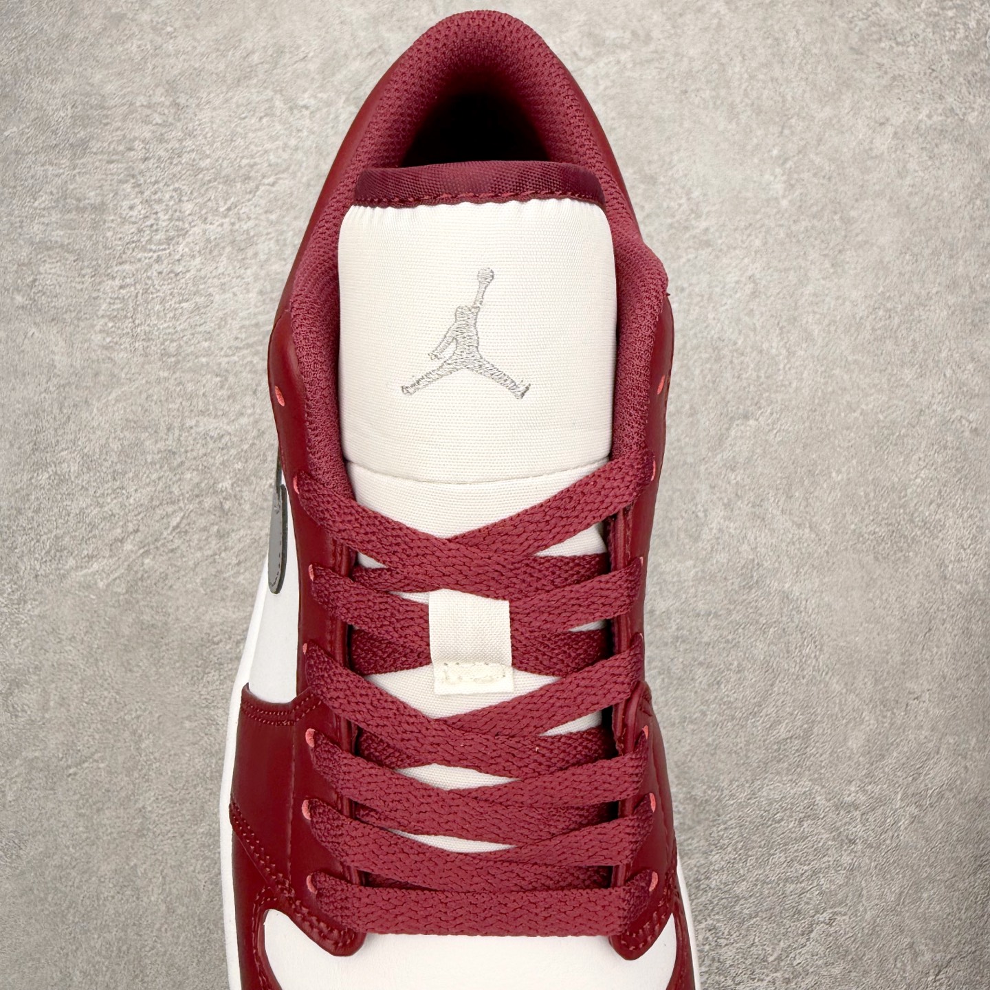 图片[5]-＃小DT Air Jordan AJ1 Low 低帮系列 全新流水线出品 超强性价比 DT版本平替选择 市场第二梯队 全部原鞋开发 原楦原纸板开发 全鞋电脑针车 原厂内置全掌气垫 原盒内在原标 唯一Zp原版鞋带绑法 免检产品 全新2022版型 全头层皮料 完美零毛边处理 原厂配置全掌气垫 价格定位良心 几十个配色陆续出货 实拍调校N版已经零色差零失真 百分百还原实物色彩所见即所得 不存在货不对板色差等低级问题 选购参考实物拍摄 不混卖不参货 只用心做好货严格选品 承诺混一赔十 尺码：36 36.5 37.5 38 38.5 39 40 40.5 41 42 42.5 43 44 44.5 45 46-选品中心