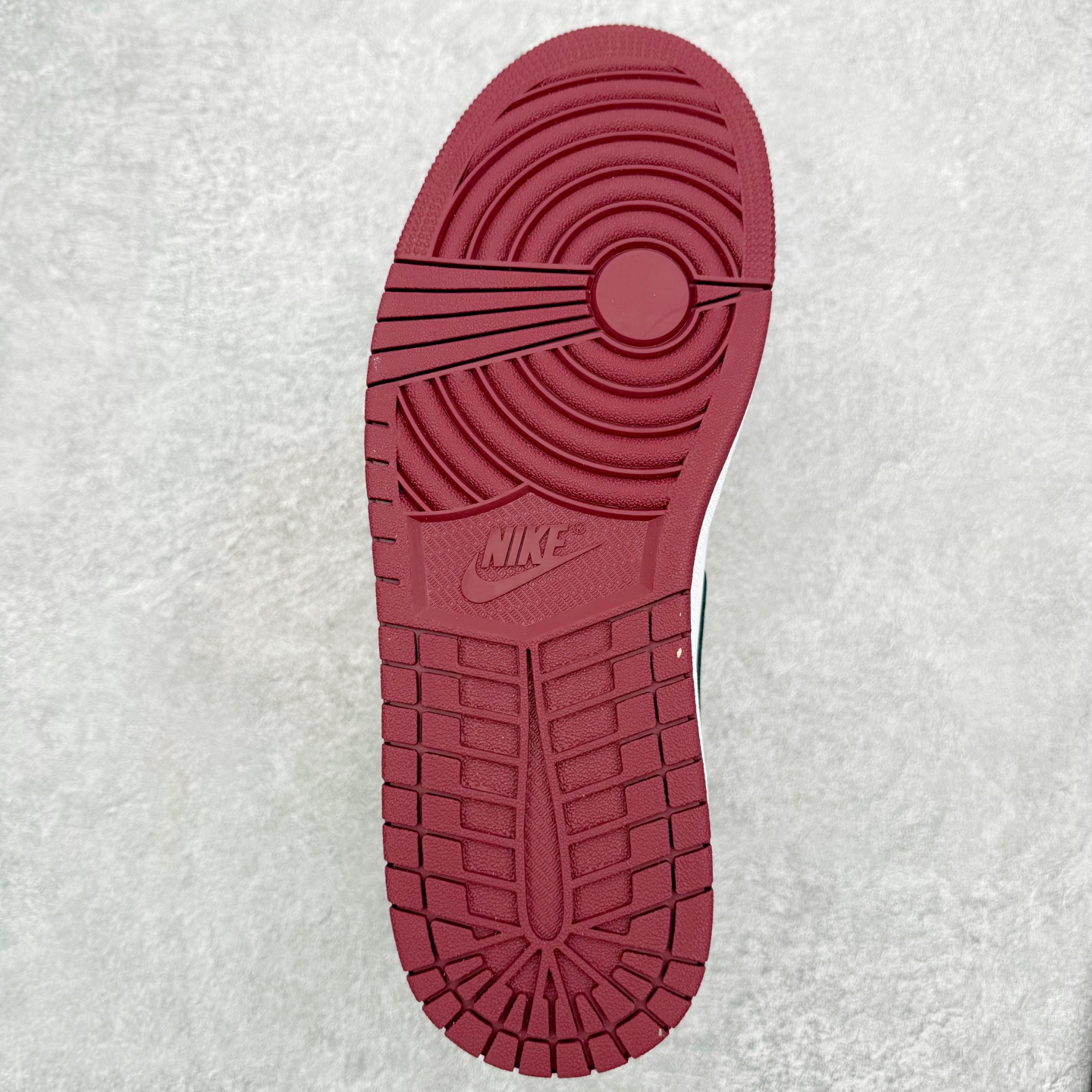 图片[9]-＃小DT Air Jordan AJ1 Low 低帮系列 全新流水线出品 超强性价比 DT版本平替选择 市场第二梯队 全部原鞋开发 原楦原纸板开发 全鞋电脑针车 原厂内置全掌气垫 原盒内在原标 唯一Zp原版鞋带绑法 免检产品 全新2022版型 全头层皮料 完美零毛边处理 原厂配置全掌气垫 价格定位良心 几十个配色陆续出货 实拍调校N版已经零色差零失真 百分百还原实物色彩所见即所得 不存在货不对板色差等低级问题 选购参考实物拍摄 不混卖不参货 只用心做好货严格选品 承诺混一赔十 尺码：36 36.5 37.5 38 38.5 39 40 40.5 41 42 42.5 43 44 44.5 45 46-选品中心