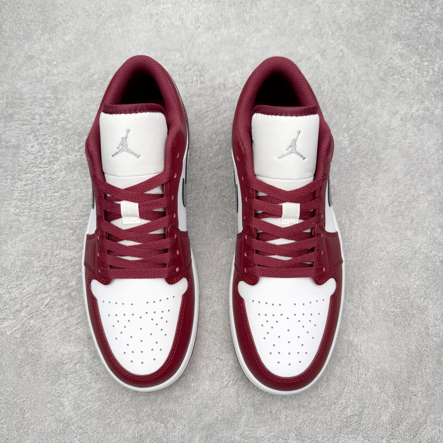 图片[2]-＃小DT Air Jordan AJ1 Low 低帮系列 全新流水线出品 超强性价比 DT版本平替选择 市场第二梯队 全部原鞋开发 原楦原纸板开发 全鞋电脑针车 原厂内置全掌气垫 原盒内在原标 唯一Zp原版鞋带绑法 免检产品 全新2022版型 全头层皮料 完美零毛边处理 原厂配置全掌气垫 价格定位良心 几十个配色陆续出货 实拍调校N版已经零色差零失真 百分百还原实物色彩所见即所得 不存在货不对板色差等低级问题 选购参考实物拍摄 不混卖不参货 只用心做好货严格选品 承诺混一赔十 尺码：36 36.5 37.5 38 38.5 39 40 40.5 41 42 42.5 43 44 44.5 45 46-选品中心