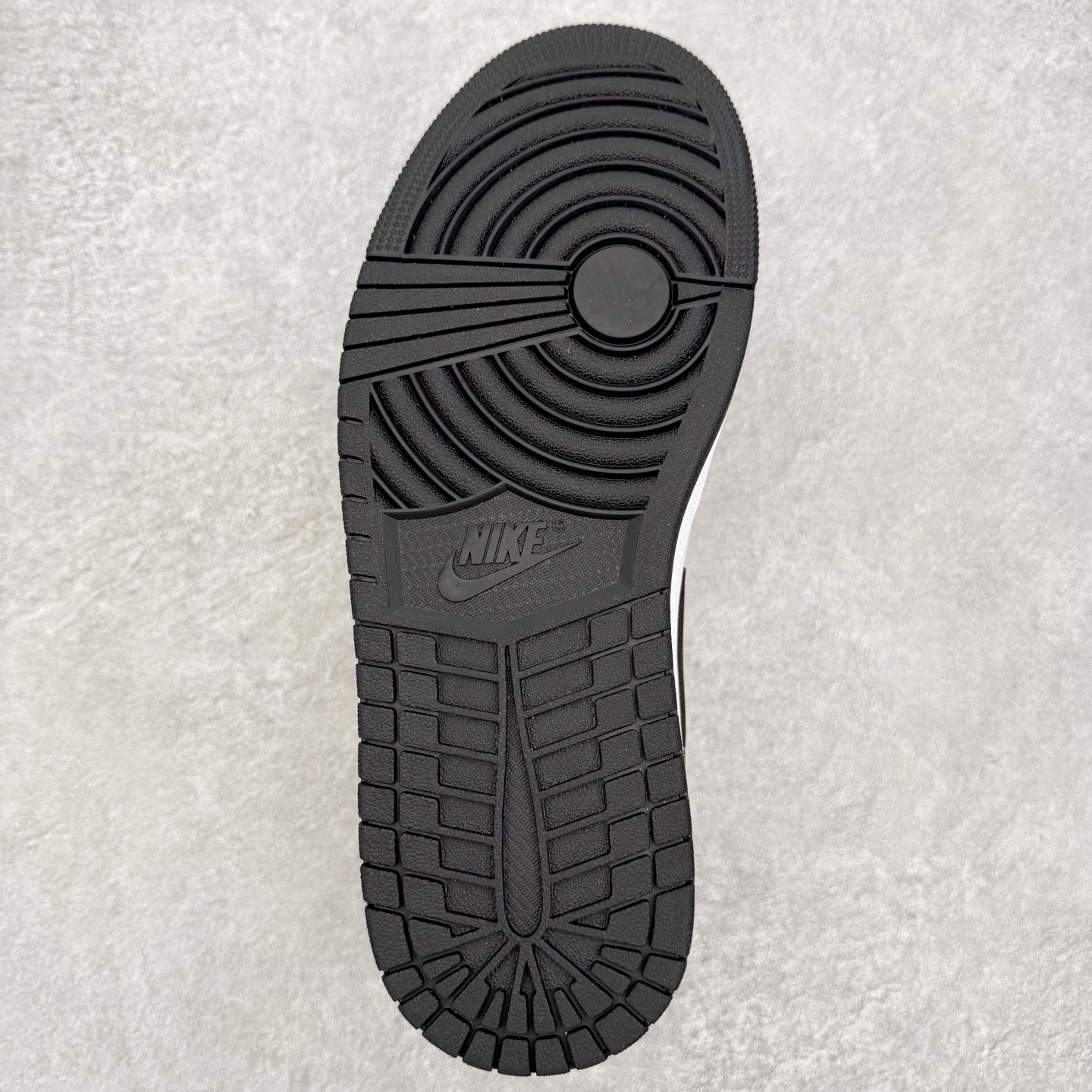 图片[9]-＃小DT Air Jordan AJ1 Low 低帮系列 全新流水线出品 超强性价比 DT版本平替选择 市场第二梯队 全部原鞋开发 原楦原纸板开发 全鞋电脑针车 原厂内置全掌气垫 原盒内在原标 唯一Zp原版鞋带绑法 免检产品 全新2022版型 全头层皮料 完美零毛边处理 原厂配置全掌气垫 价格定位良心 几十个配色陆续出货 实拍调校N版已经零色差零失真 百分百还原实物色彩所见即所得 不存在货不对板色差等低级问题 选购参考实物拍摄 不混卖不参货 只用心做好货严格选品 承诺混一赔十 尺码：36 36.5 37.5 38 38.5 39 40 40.5 41 42 42.5 43 44 44.5 45 46-选品中心