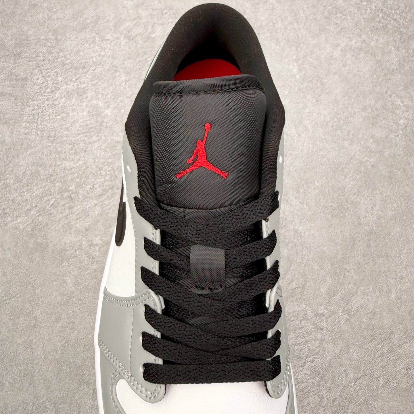 图片[5]-＃小DT Air Jordan AJ1 Low 低帮系列 全新流水线出品 超强性价比 DT版本平替选择 市场第二梯队 全部原鞋开发 原楦原纸板开发 全鞋电脑针车 原厂内置全掌气垫 原盒内在原标 唯一Zp原版鞋带绑法 免检产品 全新2022版型 全头层皮料 完美零毛边处理 原厂配置全掌气垫 价格定位良心 几十个配色陆续出货 实拍调校N版已经零色差零失真 百分百还原实物色彩所见即所得 不存在货不对板色差等低级问题 选购参考实物拍摄 不混卖不参货 只用心做好货严格选品 承诺混一赔十 尺码：36 36.5 37.5 38 38.5 39 40 40.5 41 42 42.5 43 44 44.5 45 46-选品中心