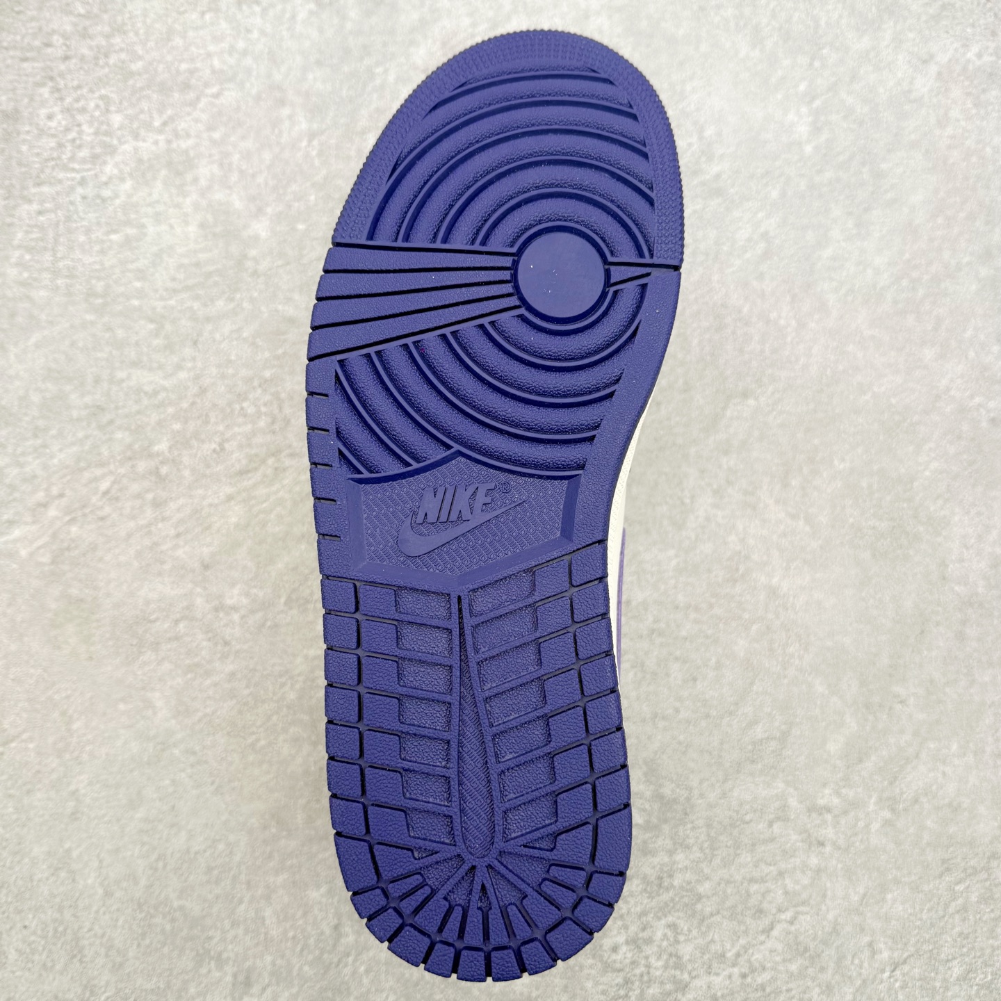 图片[9]-＃小DT Air Jordan AJ1 Low OG 低帮系列 全新流水线出品 超强性价比 DT版本平替选择 市场第二梯队 全部原鞋开发 原楦原纸板开发 全鞋电脑针车 原厂内置全掌气垫 原盒内在原标 唯一Zp原版鞋带绑法 免检产品 全新2022版型 全头层皮料 完美零毛边处理 原厂配置全掌气垫 价格定位良心 几十个配色陆续出货 实拍调校N版已经零色差零失真 百分百还原实物色彩所见即所得 不存在货不对板色差等低级问题 选购参考实物拍摄 不混卖不参货 只用心做好货严格选品 承诺混一赔十 尺码：36 36.5 37.5 38 38.5 39 40 40.5 41 42 42.5 43 44 44.5 45 46-选品中心