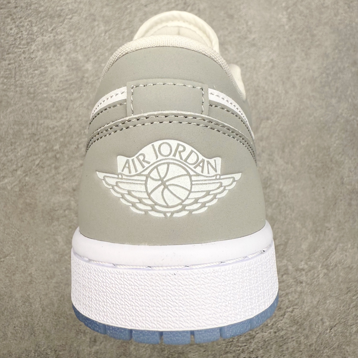 图片[8]-＃小DT Air Jordan AJ1 Low OG 低帮系列 全新流水线出品 超强性价比 DT版本平替选择 市场第二梯队 全部原鞋开发 原楦原纸板开发 全鞋电脑针车 原厂内置全掌气垫 原盒内在原标 唯一Zp原版鞋带绑法 免检产品 全新2022版型 全头层皮料 完美零毛边处理 原厂配置全掌气垫 价格定位良心 几十个配色陆续出货 实拍调校N版已经零色差零失真 百分百还原实物色彩所见即所得 不存在货不对板色差等低级问题 选购参考实物拍摄 不混卖不参货 只用心做好货严格选品 承诺混一赔十 尺码：36 36.5 37.5 38 38.5 39 40 40.5 41 42 42.5 43 44 44.5 45 46-选品中心