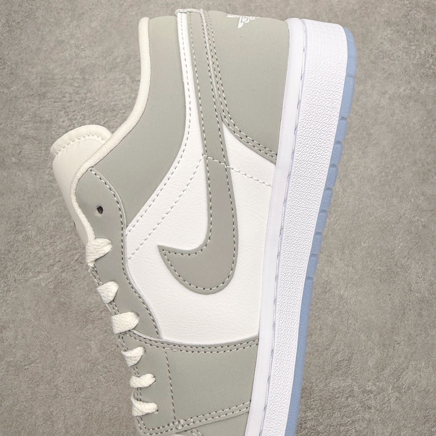 图片[7]-＃小DT Air Jordan AJ1 Low OG 低帮系列 全新流水线出品 超强性价比 DT版本平替选择 市场第二梯队 全部原鞋开发 原楦原纸板开发 全鞋电脑针车 原厂内置全掌气垫 原盒内在原标 唯一Zp原版鞋带绑法 免检产品 全新2022版型 全头层皮料 完美零毛边处理 原厂配置全掌气垫 价格定位良心 几十个配色陆续出货 实拍调校N版已经零色差零失真 百分百还原实物色彩所见即所得 不存在货不对板色差等低级问题 选购参考实物拍摄 不混卖不参货 只用心做好货严格选品 承诺混一赔十 尺码：36 36.5 37.5 38 38.5 39 40 40.5 41 42 42.5 43 44 44.5 45 46-选品中心