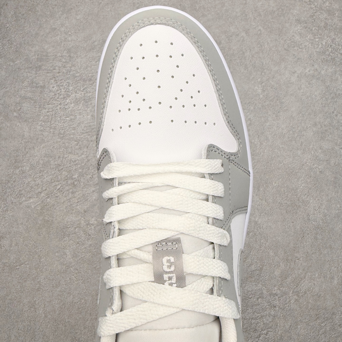 图片[4]-＃小DT Air Jordan AJ1 Low OG 低帮系列 全新流水线出品 超强性价比 DT版本平替选择 市场第二梯队 全部原鞋开发 原楦原纸板开发 全鞋电脑针车 原厂内置全掌气垫 原盒内在原标 唯一Zp原版鞋带绑法 免检产品 全新2022版型 全头层皮料 完美零毛边处理 原厂配置全掌气垫 价格定位良心 几十个配色陆续出货 实拍调校N版已经零色差零失真 百分百还原实物色彩所见即所得 不存在货不对板色差等低级问题 选购参考实物拍摄 不混卖不参货 只用心做好货严格选品 承诺混一赔十 尺码：36 36.5 37.5 38 38.5 39 40 40.5 41 42 42.5 43 44 44.5 45 46-选品中心