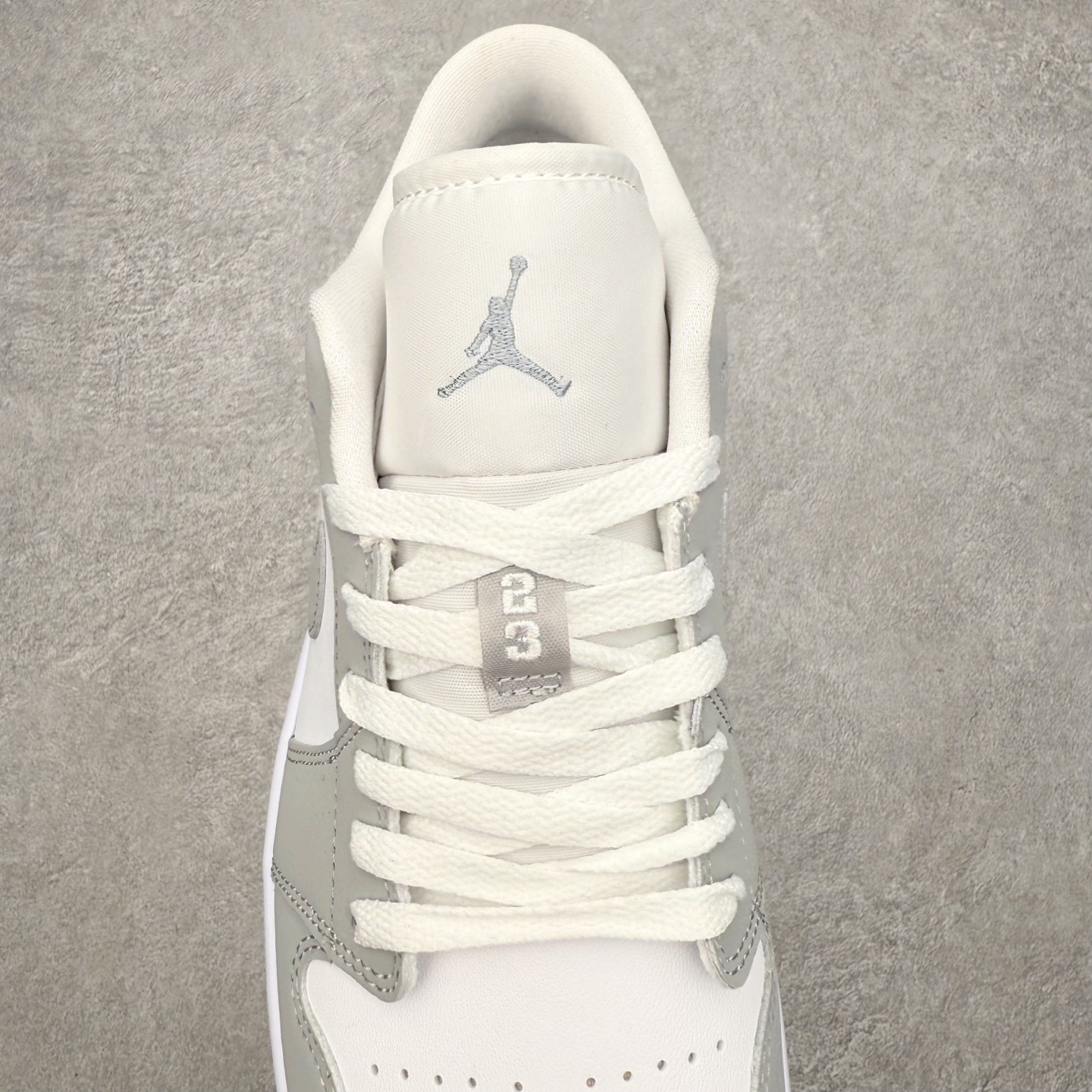 图片[5]-＃小DT Air Jordan AJ1 Low OG 低帮系列 全新流水线出品 超强性价比 DT版本平替选择 市场第二梯队 全部原鞋开发 原楦原纸板开发 全鞋电脑针车 原厂内置全掌气垫 原盒内在原标 唯一Zp原版鞋带绑法 免检产品 全新2022版型 全头层皮料 完美零毛边处理 原厂配置全掌气垫 价格定位良心 几十个配色陆续出货 实拍调校N版已经零色差零失真 百分百还原实物色彩所见即所得 不存在货不对板色差等低级问题 选购参考实物拍摄 不混卖不参货 只用心做好货严格选品 承诺混一赔十 尺码：36 36.5 37.5 38 38.5 39 40 40.5 41 42 42.5 43 44 44.5 45 46-选品中心