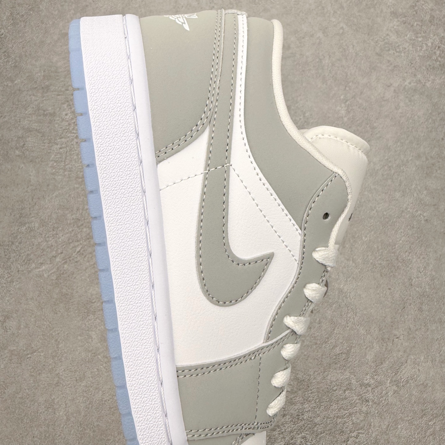 图片[6]-＃小DT Air Jordan AJ1 Low OG 低帮系列 全新流水线出品 超强性价比 DT版本平替选择 市场第二梯队 全部原鞋开发 原楦原纸板开发 全鞋电脑针车 原厂内置全掌气垫 原盒内在原标 唯一Zp原版鞋带绑法 免检产品 全新2022版型 全头层皮料 完美零毛边处理 原厂配置全掌气垫 价格定位良心 几十个配色陆续出货 实拍调校N版已经零色差零失真 百分百还原实物色彩所见即所得 不存在货不对板色差等低级问题 选购参考实物拍摄 不混卖不参货 只用心做好货严格选品 承诺混一赔十 尺码：36 36.5 37.5 38 38.5 39 40 40.5 41 42 42.5 43 44 44.5 45 46-选品中心