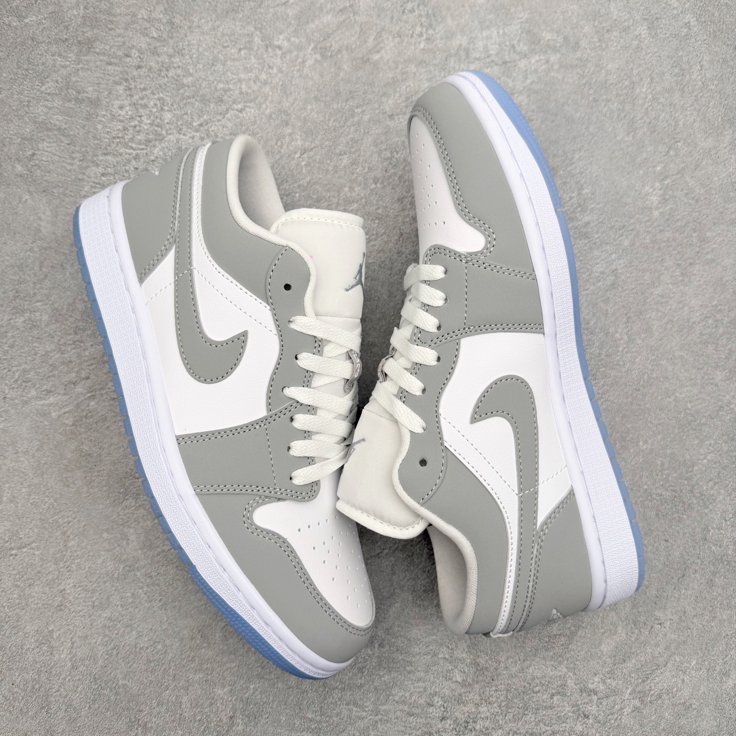 图片[3]-＃小DT Air Jordan AJ1 Low OG 低帮系列 全新流水线出品 超强性价比 DT版本平替选择 市场第二梯队 全部原鞋开发 原楦原纸板开发 全鞋电脑针车 原厂内置全掌气垫 原盒内在原标 唯一Zp原版鞋带绑法 免检产品 全新2022版型 全头层皮料 完美零毛边处理 原厂配置全掌气垫 价格定位良心 几十个配色陆续出货 实拍调校N版已经零色差零失真 百分百还原实物色彩所见即所得 不存在货不对板色差等低级问题 选购参考实物拍摄 不混卖不参货 只用心做好货严格选品 承诺混一赔十 尺码：36 36.5 37.5 38 38.5 39 40 40.5 41 42 42.5 43 44 44.5 45 46-选品中心