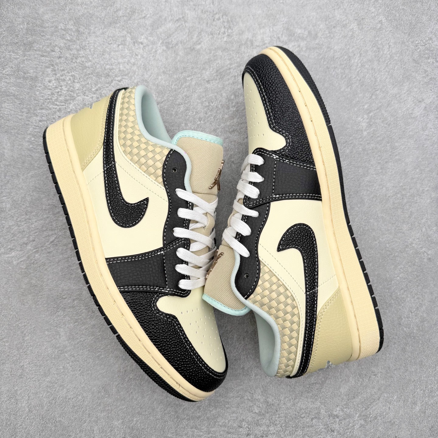 图片[3]-＃小DT Air Jordan AJ1 Low OG 低帮系列 全新流水线出品 超强性价比 DT版本平替选择 市场第二梯队 全部原鞋开发 原楦原纸板开发 全鞋电脑针车 原厂内置全掌气垫 原盒内在原标 唯一Zp原版鞋带绑法 免检产品 全新2022版型 全头层皮料 完美零毛边处理 原厂配置全掌气垫 价格定位良心 几十个配色陆续出货 实拍调校N版已经零色差零失真 百分百还原实物色彩所见即所得 不存在货不对板色差等低级问题 选购参考实物拍摄 不混卖不参货 只用心做好货严格选品 承诺混一赔十 尺码：36 36.5 37.5 38 38.5 39 40 40.5 41 42 42.5 43 44 44.5 45 46-选品中心