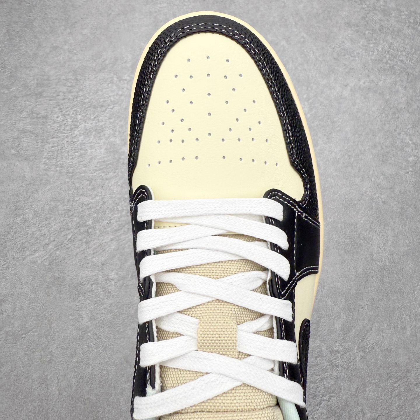 图片[4]-＃小DT Air Jordan AJ1 Low OG 低帮系列 全新流水线出品 超强性价比 DT版本平替选择 市场第二梯队 全部原鞋开发 原楦原纸板开发 全鞋电脑针车 原厂内置全掌气垫 原盒内在原标 唯一Zp原版鞋带绑法 免检产品 全新2022版型 全头层皮料 完美零毛边处理 原厂配置全掌气垫 价格定位良心 几十个配色陆续出货 实拍调校N版已经零色差零失真 百分百还原实物色彩所见即所得 不存在货不对板色差等低级问题 选购参考实物拍摄 不混卖不参货 只用心做好货严格选品 承诺混一赔十 尺码：36 36.5 37.5 38 38.5 39 40 40.5 41 42 42.5 43 44 44.5 45 46-选品中心