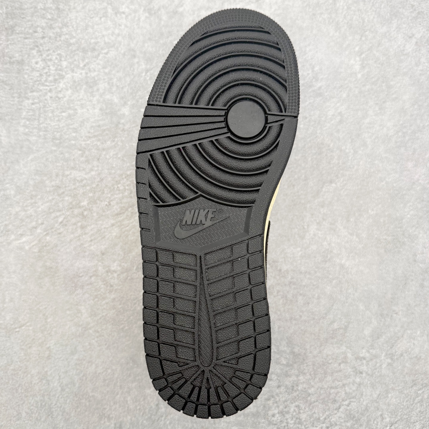 图片[9]-＃小DT Air Jordan AJ1 Low OG 低帮系列 全新流水线出品 超强性价比 DT版本平替选择 市场第二梯队 全部原鞋开发 原楦原纸板开发 全鞋电脑针车 原厂内置全掌气垫 原盒内在原标 唯一Zp原版鞋带绑法 免检产品 全新2022版型 全头层皮料 完美零毛边处理 原厂配置全掌气垫 价格定位良心 几十个配色陆续出货 实拍调校N版已经零色差零失真 百分百还原实物色彩所见即所得 不存在货不对板色差等低级问题 选购参考实物拍摄 不混卖不参货 只用心做好货严格选品 承诺混一赔十 尺码：36 36.5 37.5 38 38.5 39 40 40.5 41 42 42.5 43 44 44.5 45 46-选品中心