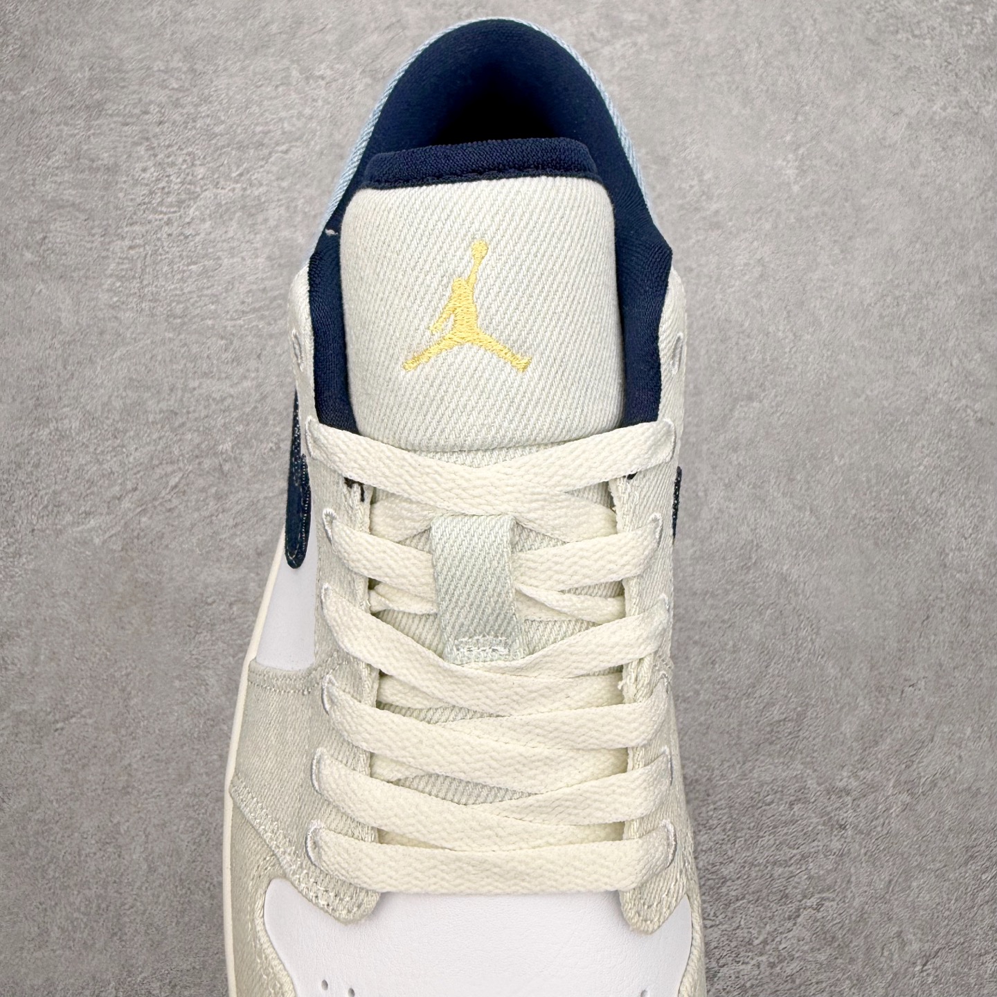 图片[5]-＃小DT Air Jordan AJ1 Low OG 低帮系列 全新流水线出品 超强性价比 DT版本平替选择 市场第二梯队 全部原鞋开发 原楦原纸板开发 全鞋电脑针车 原厂内置全掌气垫 原盒内在原标 唯一Zp原版鞋带绑法 免检产品 全新2022版型 全头层皮料 完美零毛边处理 原厂配置全掌气垫 价格定位良心 几十个配色陆续出货 实拍调校N版已经零色差零失真 百分百还原实物色彩所见即所得 不存在货不对板色差等低级问题 选购参考实物拍摄 不混卖不参货 只用心做好货严格选品 承诺混一赔十 尺码：36 36.5 37.5 38 38.5 39 40 40.5 41 42 42.5 43 44 44.5 45 46-选品中心