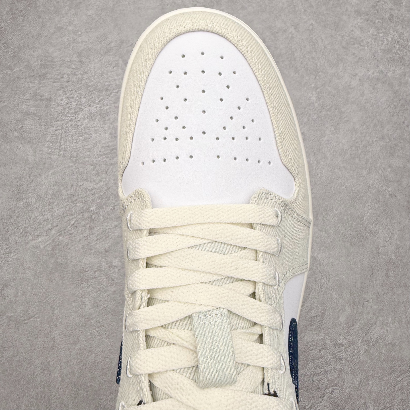 图片[4]-＃小DT Air Jordan AJ1 Low OG 低帮系列 全新流水线出品 超强性价比 DT版本平替选择 市场第二梯队 全部原鞋开发 原楦原纸板开发 全鞋电脑针车 原厂内置全掌气垫 原盒内在原标 唯一Zp原版鞋带绑法 免检产品 全新2022版型 全头层皮料 完美零毛边处理 原厂配置全掌气垫 价格定位良心 几十个配色陆续出货 实拍调校N版已经零色差零失真 百分百还原实物色彩所见即所得 不存在货不对板色差等低级问题 选购参考实物拍摄 不混卖不参货 只用心做好货严格选品 承诺混一赔十 尺码：36 36.5 37.5 38 38.5 39 40 40.5 41 42 42.5 43 44 44.5 45 46-选品中心