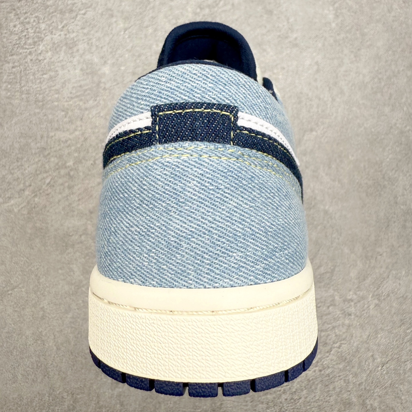 图片[8]-＃小DT Air Jordan AJ1 Low OG 低帮系列 全新流水线出品 超强性价比 DT版本平替选择 市场第二梯队 全部原鞋开发 原楦原纸板开发 全鞋电脑针车 原厂内置全掌气垫 原盒内在原标 唯一Zp原版鞋带绑法 免检产品 全新2022版型 全头层皮料 完美零毛边处理 原厂配置全掌气垫 价格定位良心 几十个配色陆续出货 实拍调校N版已经零色差零失真 百分百还原实物色彩所见即所得 不存在货不对板色差等低级问题 选购参考实物拍摄 不混卖不参货 只用心做好货严格选品 承诺混一赔十 尺码：36 36.5 37.5 38 38.5 39 40 40.5 41 42 42.5 43 44 44.5 45 46-选品中心