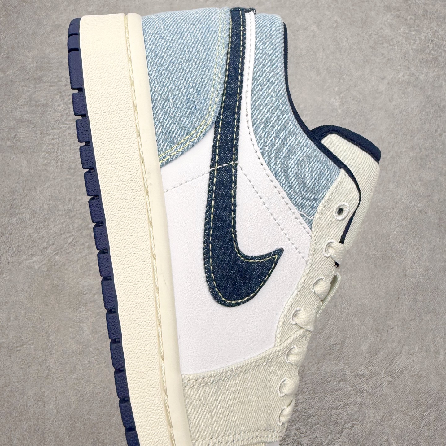 图片[6]-＃小DT Air Jordan AJ1 Low OG 低帮系列 全新流水线出品 超强性价比 DT版本平替选择 市场第二梯队 全部原鞋开发 原楦原纸板开发 全鞋电脑针车 原厂内置全掌气垫 原盒内在原标 唯一Zp原版鞋带绑法 免检产品 全新2022版型 全头层皮料 完美零毛边处理 原厂配置全掌气垫 价格定位良心 几十个配色陆续出货 实拍调校N版已经零色差零失真 百分百还原实物色彩所见即所得 不存在货不对板色差等低级问题 选购参考实物拍摄 不混卖不参货 只用心做好货严格选品 承诺混一赔十 尺码：36 36.5 37.5 38 38.5 39 40 40.5 41 42 42.5 43 44 44.5 45 46-选品中心