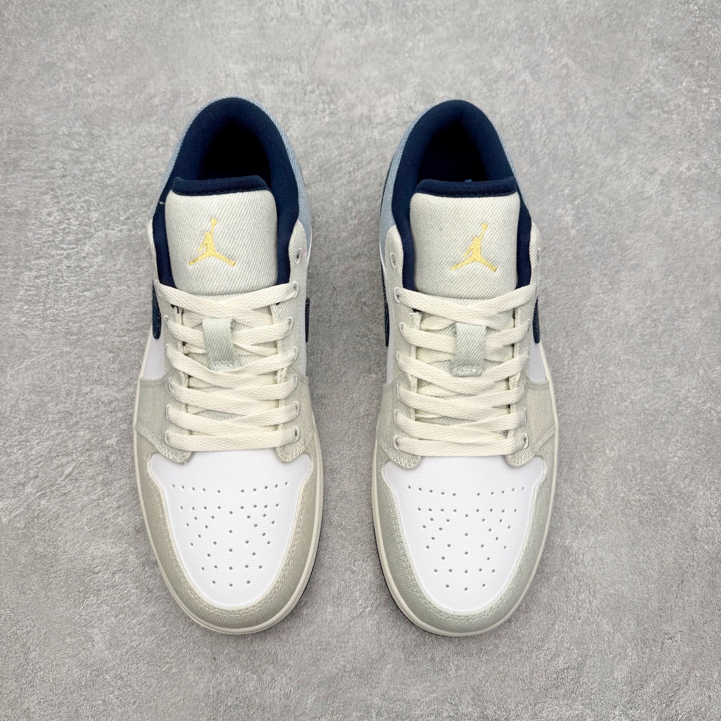图片[2]-＃小DT Air Jordan AJ1 Low OG 低帮系列 全新流水线出品 超强性价比 DT版本平替选择 市场第二梯队 全部原鞋开发 原楦原纸板开发 全鞋电脑针车 原厂内置全掌气垫 原盒内在原标 唯一Zp原版鞋带绑法 免检产品 全新2022版型 全头层皮料 完美零毛边处理 原厂配置全掌气垫 价格定位良心 几十个配色陆续出货 实拍调校N版已经零色差零失真 百分百还原实物色彩所见即所得 不存在货不对板色差等低级问题 选购参考实物拍摄 不混卖不参货 只用心做好货严格选品 承诺混一赔十 尺码：36 36.5 37.5 38 38.5 39 40 40.5 41 42 42.5 43 44 44.5 45 46-选品中心