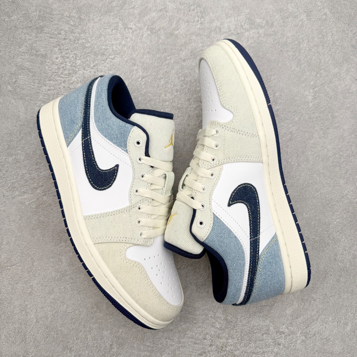 图片[3]-＃小DT Air Jordan AJ1 Low OG 低帮系列 全新流水线出品 超强性价比 DT版本平替选择 市场第二梯队 全部原鞋开发 原楦原纸板开发 全鞋电脑针车 原厂内置全掌气垫 原盒内在原标 唯一Zp原版鞋带绑法 免检产品 全新2022版型 全头层皮料 完美零毛边处理 原厂配置全掌气垫 价格定位良心 几十个配色陆续出货 实拍调校N版已经零色差零失真 百分百还原实物色彩所见即所得 不存在货不对板色差等低级问题 选购参考实物拍摄 不混卖不参货 只用心做好货严格选品 承诺混一赔十 尺码：36 36.5 37.5 38 38.5 39 40 40.5 41 42 42.5 43 44 44.5 45 46-选品中心