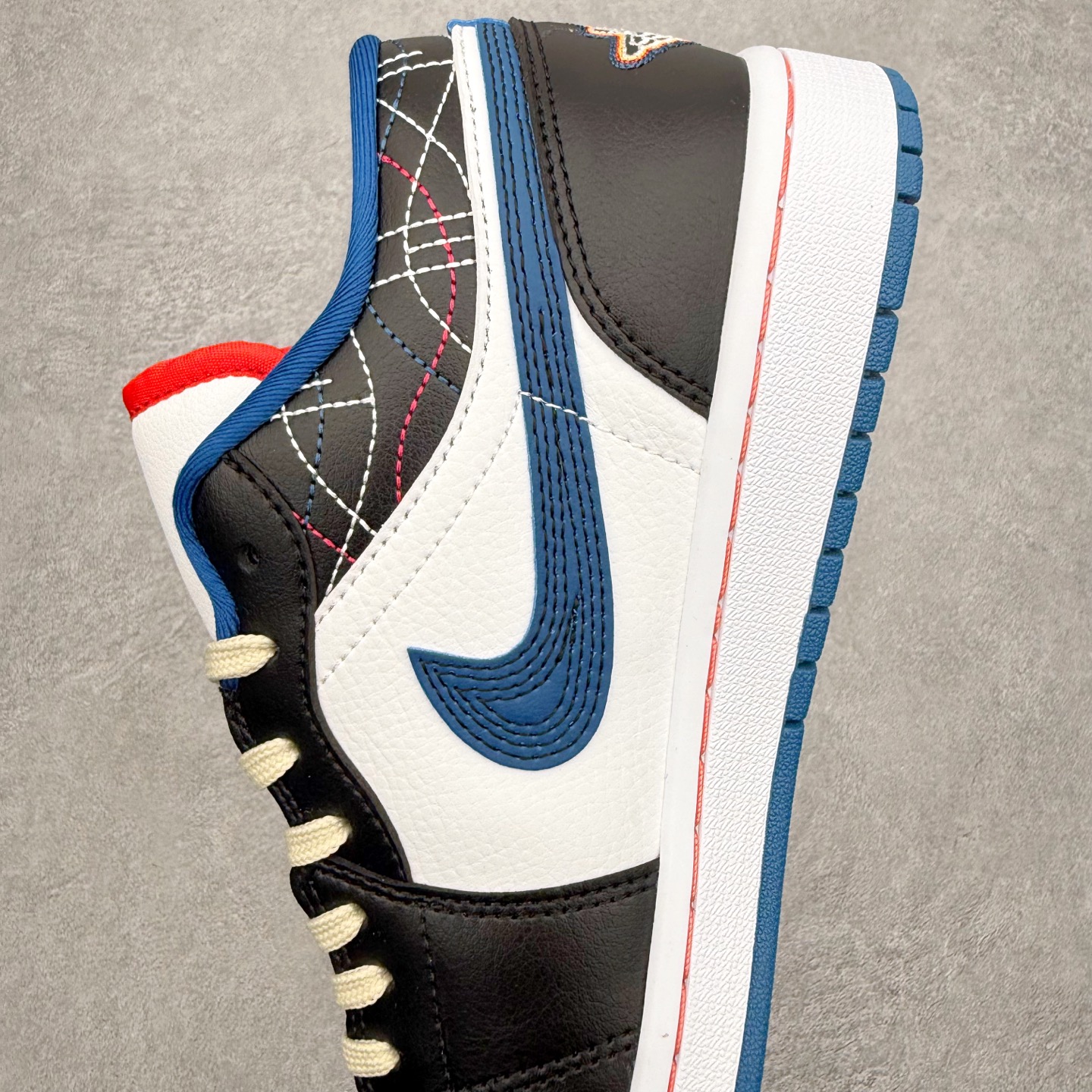 图片[7]-＃小DT Air Jordan AJ1 Low OG 低帮系列 全新流水线出品 超强性价比 DT版本平替选择 市场第二梯队 全部原鞋开发 原楦原纸板开发 全鞋电脑针车 原厂内置全掌气垫 原盒内在原标 唯一Zp原版鞋带绑法 免检产品 全新2022版型 全头层皮料 完美零毛边处理 原厂配置全掌气垫 价格定位良心 几十个配色陆续出货 实拍调校N版已经零色差零失真 百分百还原实物色彩所见即所得 不存在货不对板色差等低级问题 选购参考实物拍摄 不混卖不参货 只用心做好货严格选品 承诺混一赔十 尺码：36 36.5 37.5 38 38.5 39 40 40.5 41 42 42.5 43 44 44.5 45 46-选品中心