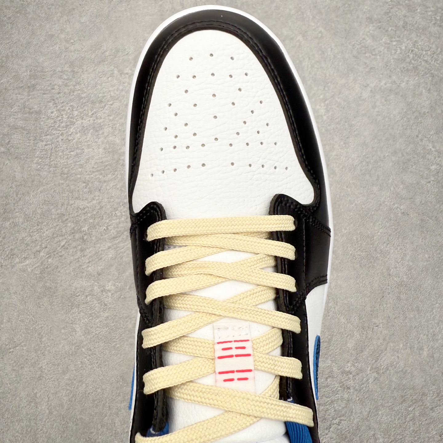 图片[4]-＃小DT Air Jordan AJ1 Low OG 低帮系列 全新流水线出品 超强性价比 DT版本平替选择 市场第二梯队 全部原鞋开发 原楦原纸板开发 全鞋电脑针车 原厂内置全掌气垫 原盒内在原标 唯一Zp原版鞋带绑法 免检产品 全新2022版型 全头层皮料 完美零毛边处理 原厂配置全掌气垫 价格定位良心 几十个配色陆续出货 实拍调校N版已经零色差零失真 百分百还原实物色彩所见即所得 不存在货不对板色差等低级问题 选购参考实物拍摄 不混卖不参货 只用心做好货严格选品 承诺混一赔十 尺码：36 36.5 37.5 38 38.5 39 40 40.5 41 42 42.5 43 44 44.5 45 46-选品中心