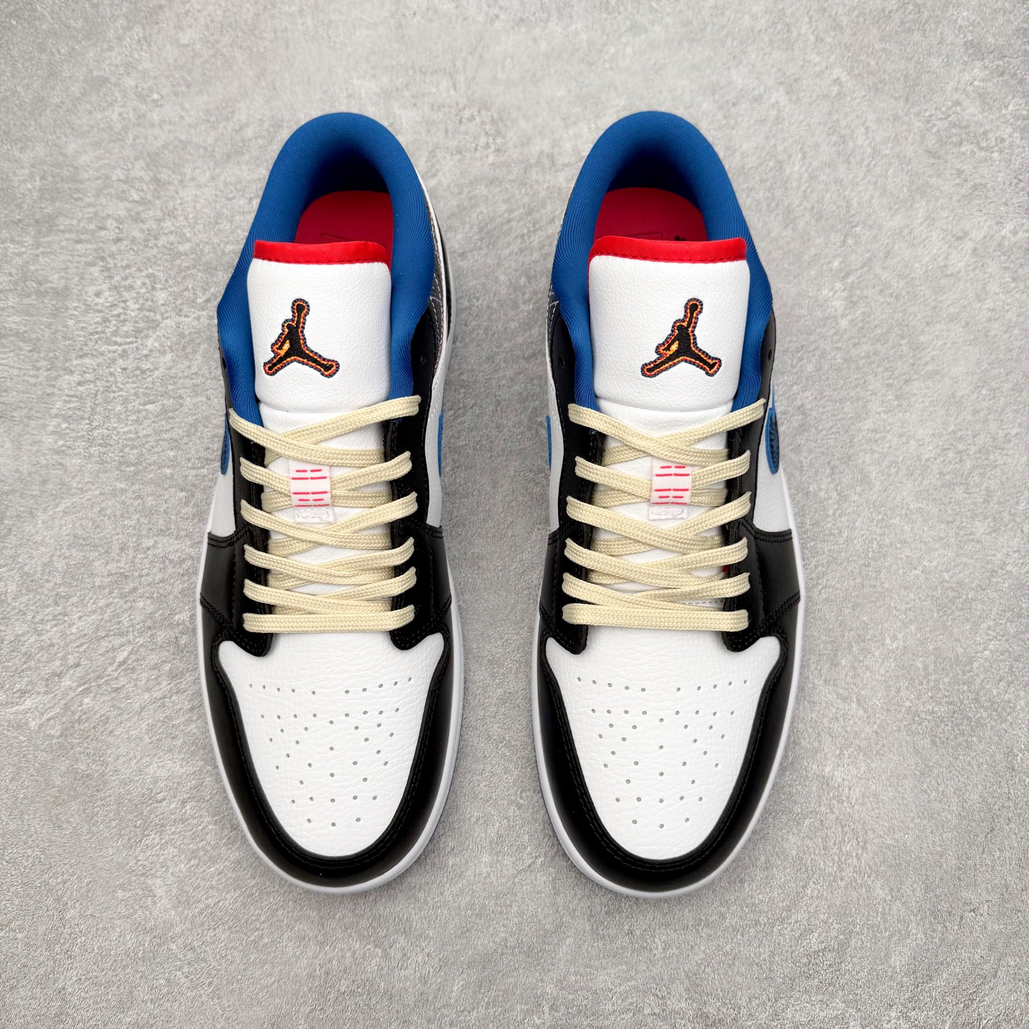 图片[2]-＃小DT Air Jordan AJ1 Low OG 低帮系列 全新流水线出品 超强性价比 DT版本平替选择 市场第二梯队 全部原鞋开发 原楦原纸板开发 全鞋电脑针车 原厂内置全掌气垫 原盒内在原标 唯一Zp原版鞋带绑法 免检产品 全新2022版型 全头层皮料 完美零毛边处理 原厂配置全掌气垫 价格定位良心 几十个配色陆续出货 实拍调校N版已经零色差零失真 百分百还原实物色彩所见即所得 不存在货不对板色差等低级问题 选购参考实物拍摄 不混卖不参货 只用心做好货严格选品 承诺混一赔十 尺码：36 36.5 37.5 38 38.5 39 40 40.5 41 42 42.5 43 44 44.5 45 46-选品中心
