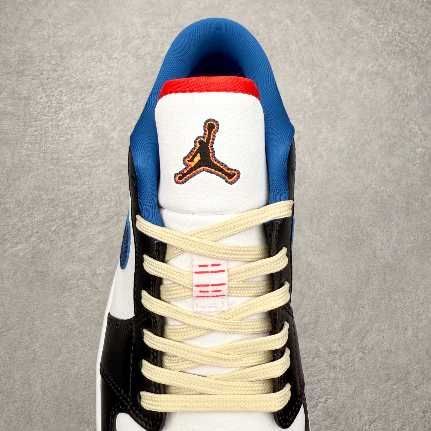 图片[5]-＃小DT Air Jordan AJ1 Low OG 低帮系列 全新流水线出品 超强性价比 DT版本平替选择 市场第二梯队 全部原鞋开发 原楦原纸板开发 全鞋电脑针车 原厂内置全掌气垫 原盒内在原标 唯一Zp原版鞋带绑法 免检产品 全新2022版型 全头层皮料 完美零毛边处理 原厂配置全掌气垫 价格定位良心 几十个配色陆续出货 实拍调校N版已经零色差零失真 百分百还原实物色彩所见即所得 不存在货不对板色差等低级问题 选购参考实物拍摄 不混卖不参货 只用心做好货严格选品 承诺混一赔十 尺码：36 36.5 37.5 38 38.5 39 40 40.5 41 42 42.5 43 44 44.5 45 46-选品中心