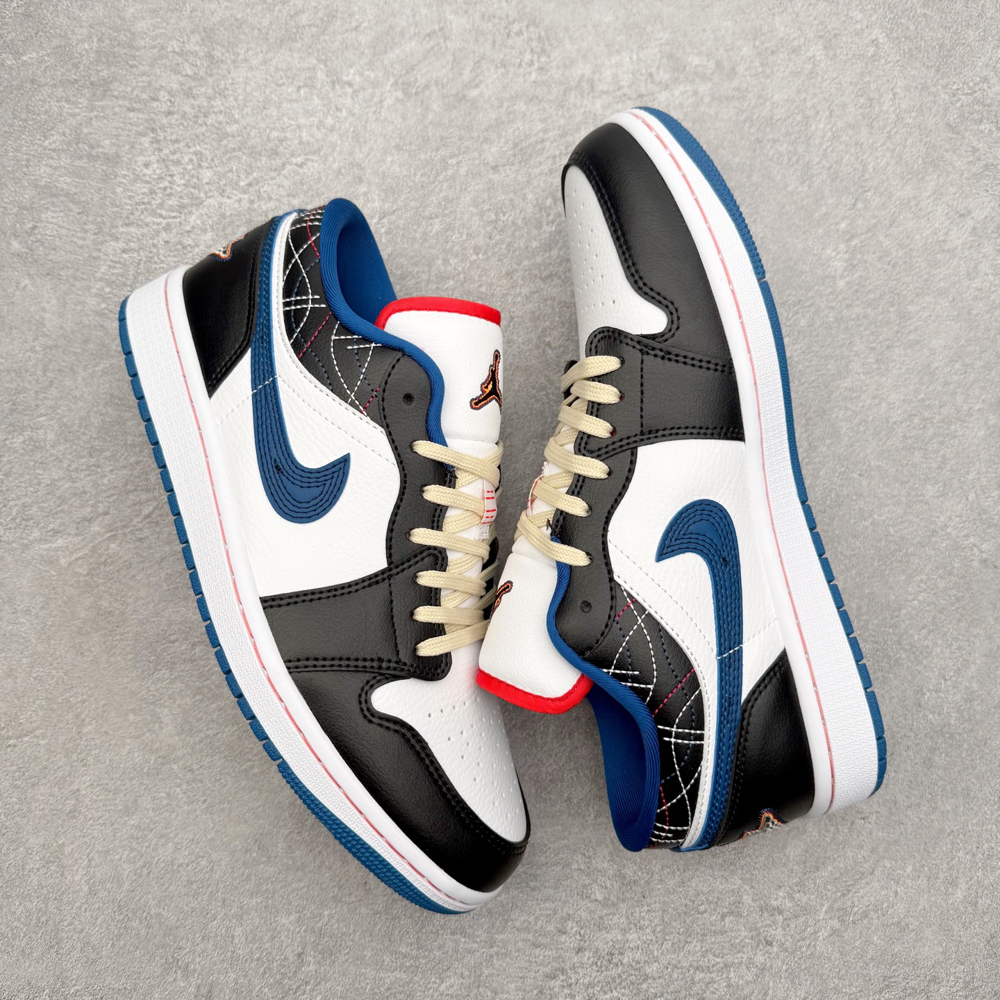 图片[3]-＃小DT Air Jordan AJ1 Low OG 低帮系列 全新流水线出品 超强性价比 DT版本平替选择 市场第二梯队 全部原鞋开发 原楦原纸板开发 全鞋电脑针车 原厂内置全掌气垫 原盒内在原标 唯一Zp原版鞋带绑法 免检产品 全新2022版型 全头层皮料 完美零毛边处理 原厂配置全掌气垫 价格定位良心 几十个配色陆续出货 实拍调校N版已经零色差零失真 百分百还原实物色彩所见即所得 不存在货不对板色差等低级问题 选购参考实物拍摄 不混卖不参货 只用心做好货严格选品 承诺混一赔十 尺码：36 36.5 37.5 38 38.5 39 40 40.5 41 42 42.5 43 44 44.5 45 46-选品中心