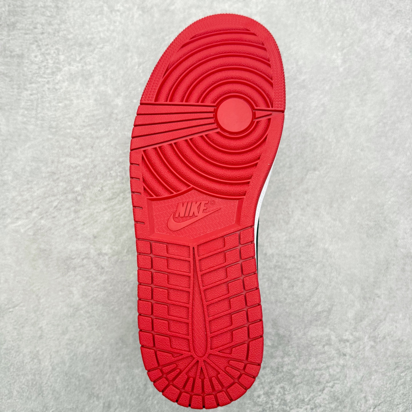 图片[9]-＃小DT Air Jordan AJ1 Low OG 低帮系列 全新流水线出品 超强性价比 DT版本平替选择 市场第二梯队 全部原鞋开发 原楦原纸板开发 全鞋电脑针车 原厂内置全掌气垫 原盒内在原标 唯一Zp原版鞋带绑法 免检产品 全新2022版型 全头层皮料 完美零毛边处理 原厂配置全掌气垫 价格定位良心 几十个配色陆续出货 实拍调校N版已经零色差零失真 百分百还原实物色彩所见即所得 不存在货不对板色差等低级问题 选购参考实物拍摄 不混卖不参货 只用心做好货严格选品 承诺混一赔十 尺码：36 36.5 37.5 38 38.5 39 40 40.5 41 42 42.5 43 44 44.5 45 46-选品中心