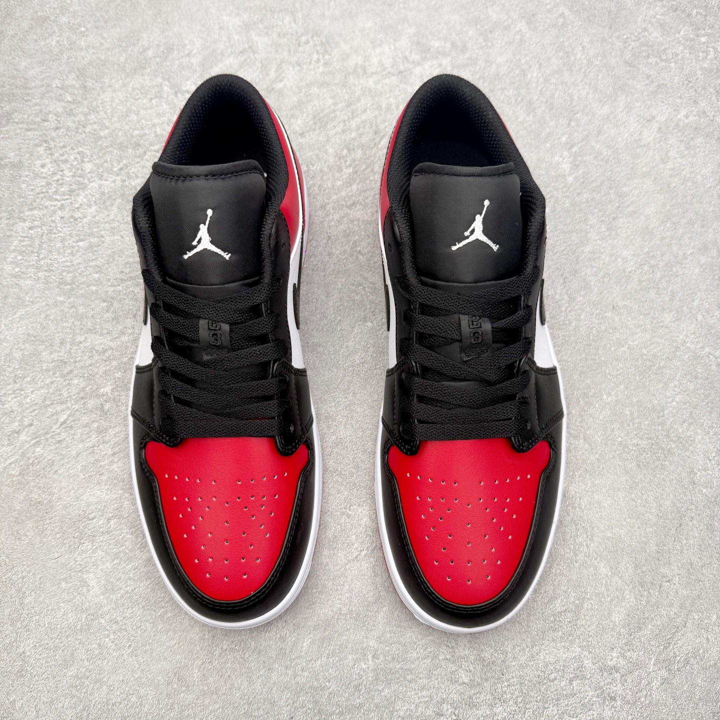 图片[2]-＃小DT Air Jordan AJ1 Low OG 低帮系列 全新流水线出品 超强性价比 DT版本平替选择 市场第二梯队 全部原鞋开发 原楦原纸板开发 全鞋电脑针车 原厂内置全掌气垫 原盒内在原标 唯一Zp原版鞋带绑法 免检产品 全新2022版型 全头层皮料 完美零毛边处理 原厂配置全掌气垫 价格定位良心 几十个配色陆续出货 实拍调校N版已经零色差零失真 百分百还原实物色彩所见即所得 不存在货不对板色差等低级问题 选购参考实物拍摄 不混卖不参货 只用心做好货严格选品 承诺混一赔十 尺码：36 36.5 37.5 38 38.5 39 40 40.5 41 42 42.5 43 44 44.5 45 46-选品中心