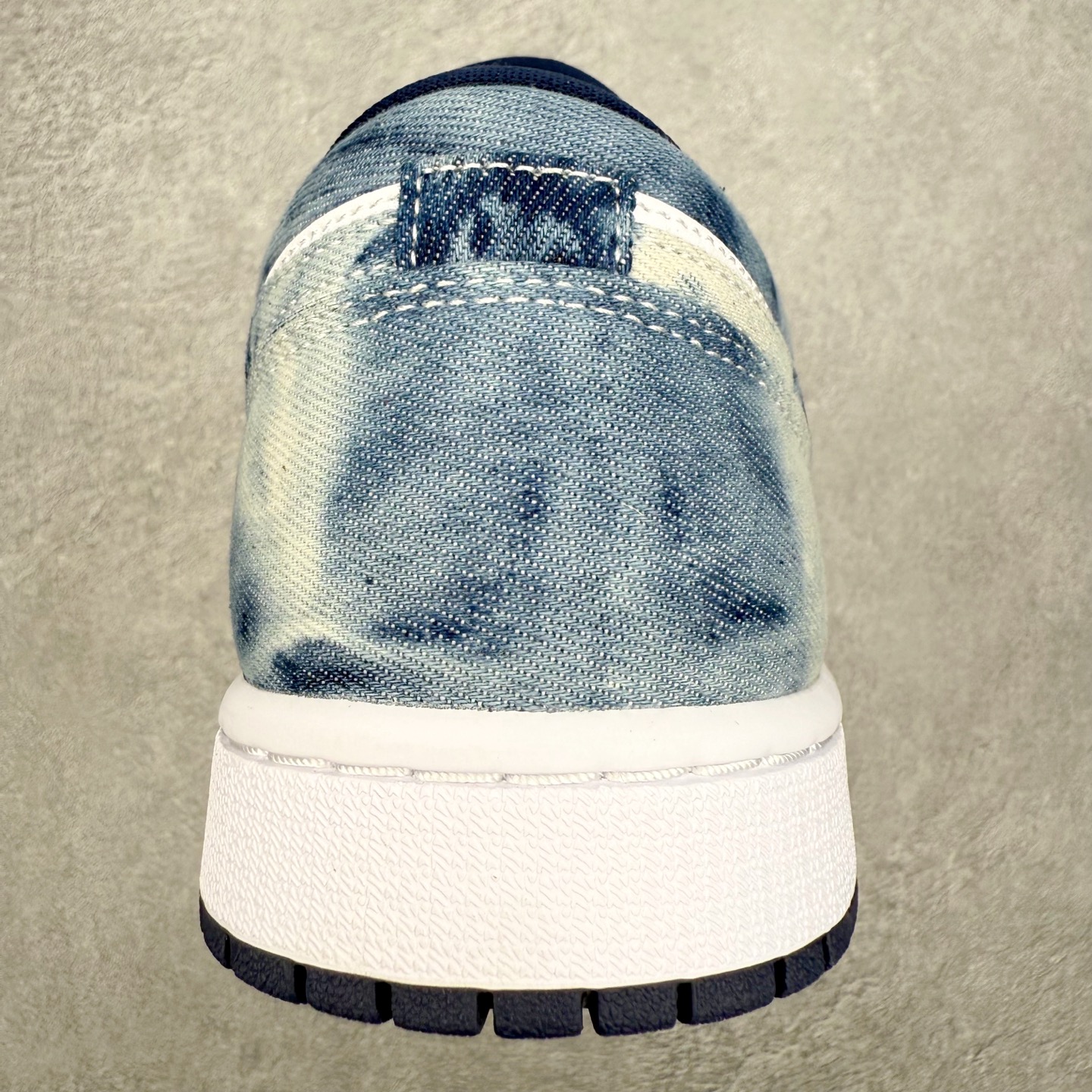 图片[8]-＃小DT Air Jordan AJ1 Low OG 低帮系列 全新流水线出品 超强性价比 DT版本平替选择 市场第二梯队 全部原鞋开发 原楦原纸板开发 全鞋电脑针车 原厂内置全掌气垫 原盒内在原标 唯一Zp原版鞋带绑法 免检产品 全新2022版型 全头层皮料 完美零毛边处理 原厂配置全掌气垫 价格定位良心 几十个配色陆续出货 实拍调校N版已经零色差零失真 百分百还原实物色彩所见即所得 不存在货不对板色差等低级问题 选购参考实物拍摄 不混卖不参货 只用心做好货严格选品 承诺混一赔十 尺码：36 36.5 37.5 38 38.5 39 40 40.5 41 42 42.5 43 44 44.5 45 46-选品中心