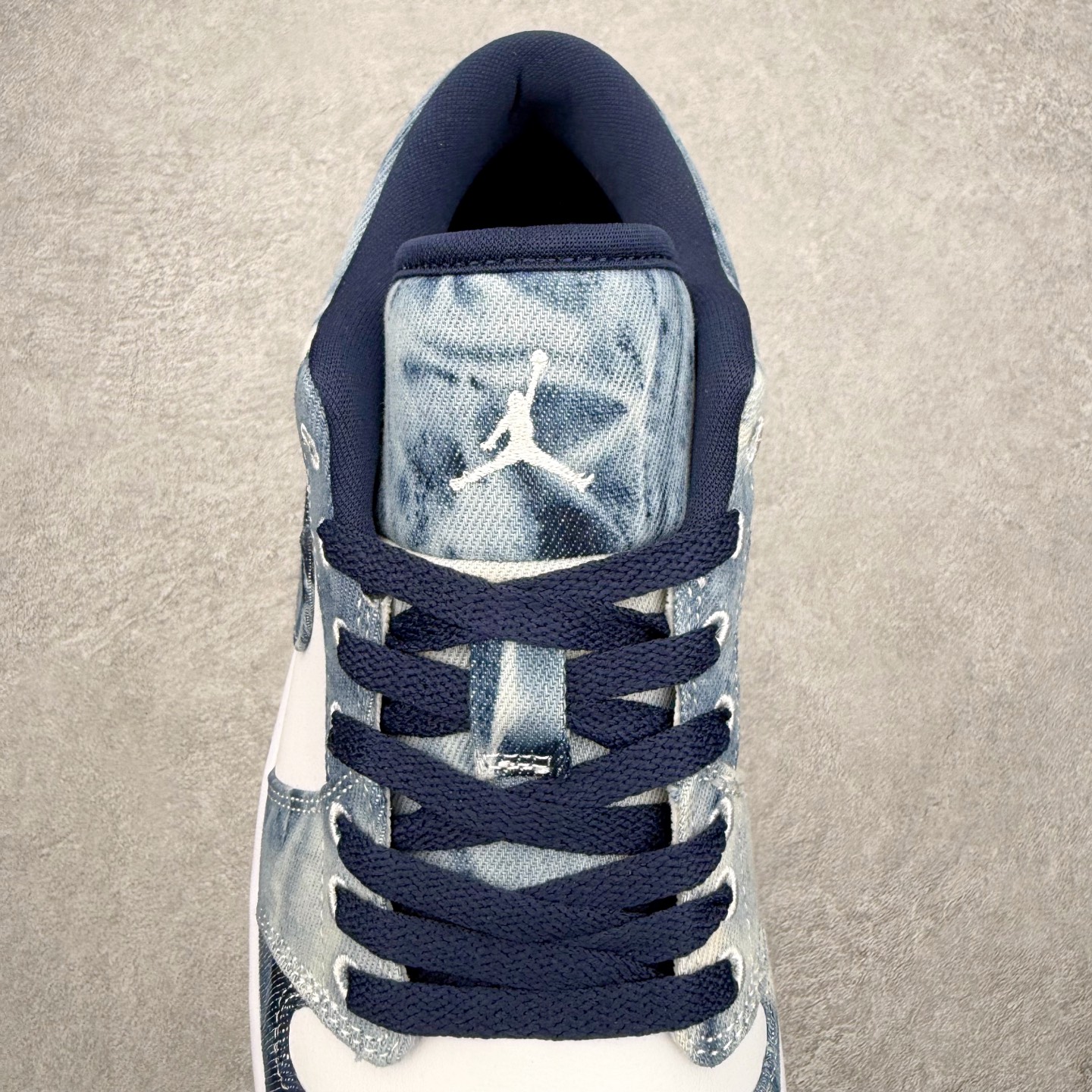 图片[5]-＃小DT Air Jordan AJ1 Low OG 低帮系列 全新流水线出品 超强性价比 DT版本平替选择 市场第二梯队 全部原鞋开发 原楦原纸板开发 全鞋电脑针车 原厂内置全掌气垫 原盒内在原标 唯一Zp原版鞋带绑法 免检产品 全新2022版型 全头层皮料 完美零毛边处理 原厂配置全掌气垫 价格定位良心 几十个配色陆续出货 实拍调校N版已经零色差零失真 百分百还原实物色彩所见即所得 不存在货不对板色差等低级问题 选购参考实物拍摄 不混卖不参货 只用心做好货严格选品 承诺混一赔十 尺码：36 36.5 37.5 38 38.5 39 40 40.5 41 42 42.5 43 44 44.5 45 46-选品中心