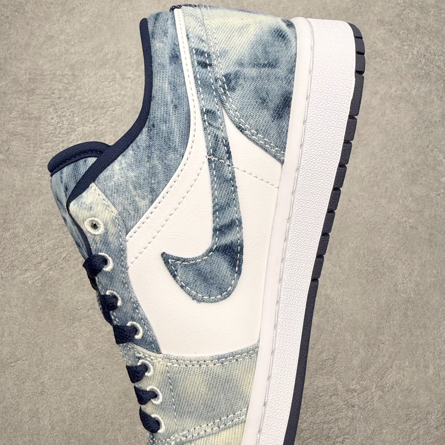 图片[7]-＃小DT Air Jordan AJ1 Low OG 低帮系列 全新流水线出品 超强性价比 DT版本平替选择 市场第二梯队 全部原鞋开发 原楦原纸板开发 全鞋电脑针车 原厂内置全掌气垫 原盒内在原标 唯一Zp原版鞋带绑法 免检产品 全新2022版型 全头层皮料 完美零毛边处理 原厂配置全掌气垫 价格定位良心 几十个配色陆续出货 实拍调校N版已经零色差零失真 百分百还原实物色彩所见即所得 不存在货不对板色差等低级问题 选购参考实物拍摄 不混卖不参货 只用心做好货严格选品 承诺混一赔十 尺码：36 36.5 37.5 38 38.5 39 40 40.5 41 42 42.5 43 44 44.5 45 46-选品中心