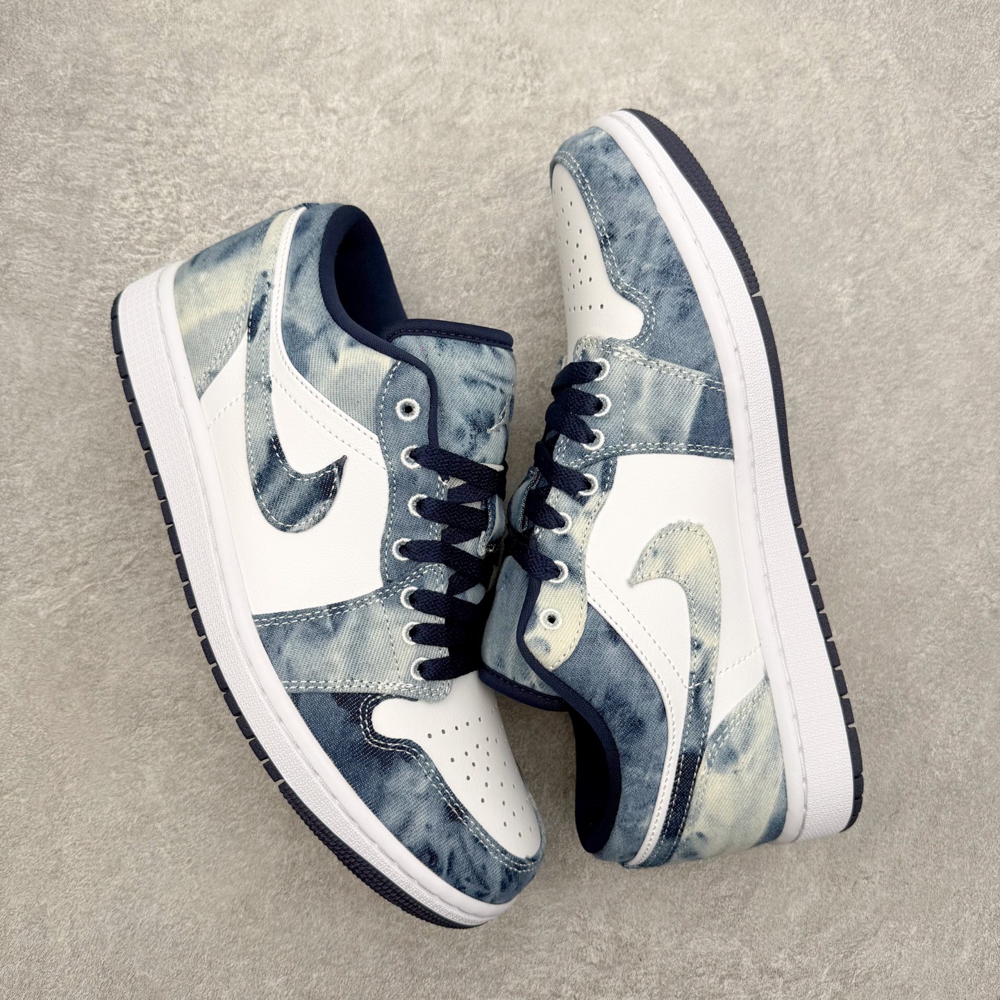 图片[3]-＃小DT Air Jordan AJ1 Low OG 低帮系列 全新流水线出品 超强性价比 DT版本平替选择 市场第二梯队 全部原鞋开发 原楦原纸板开发 全鞋电脑针车 原厂内置全掌气垫 原盒内在原标 唯一Zp原版鞋带绑法 免检产品 全新2022版型 全头层皮料 完美零毛边处理 原厂配置全掌气垫 价格定位良心 几十个配色陆续出货 实拍调校N版已经零色差零失真 百分百还原实物色彩所见即所得 不存在货不对板色差等低级问题 选购参考实物拍摄 不混卖不参货 只用心做好货严格选品 承诺混一赔十 尺码：36 36.5 37.5 38 38.5 39 40 40.5 41 42 42.5 43 44 44.5 45 46-选品中心