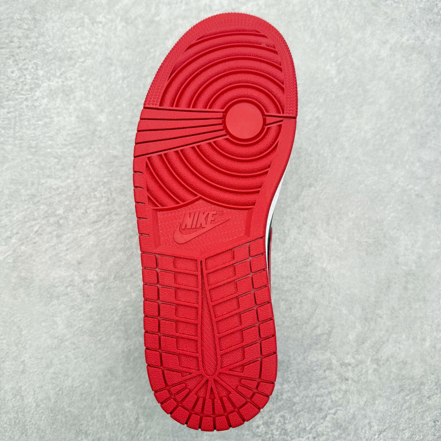 图片[9]-＃小DT Air Jordan AJ1 Low OG 低帮系列 全新流水线出品 超强性价比 DT版本平替选择 市场第二梯队 全部原鞋开发 原楦原纸板开发 全鞋电脑针车 原厂内置全掌气垫 原盒内在原标 唯一Zp原版鞋带绑法 免检产品 全新2022版型 全头层皮料 完美零毛边处理 原厂配置全掌气垫 价格定位良心 几十个配色陆续出货 实拍调校N版已经零色差零失真 百分百还原实物色彩所见即所得 不存在货不对板色差等低级问题 选购参考实物拍摄 不混卖不参货 只用心做好货严格选品 承诺混一赔十 尺码：36 36.5 37.5 38 38.5 39 40 40.5 41 42 42.5 43 44 44.5 45 46-选品中心