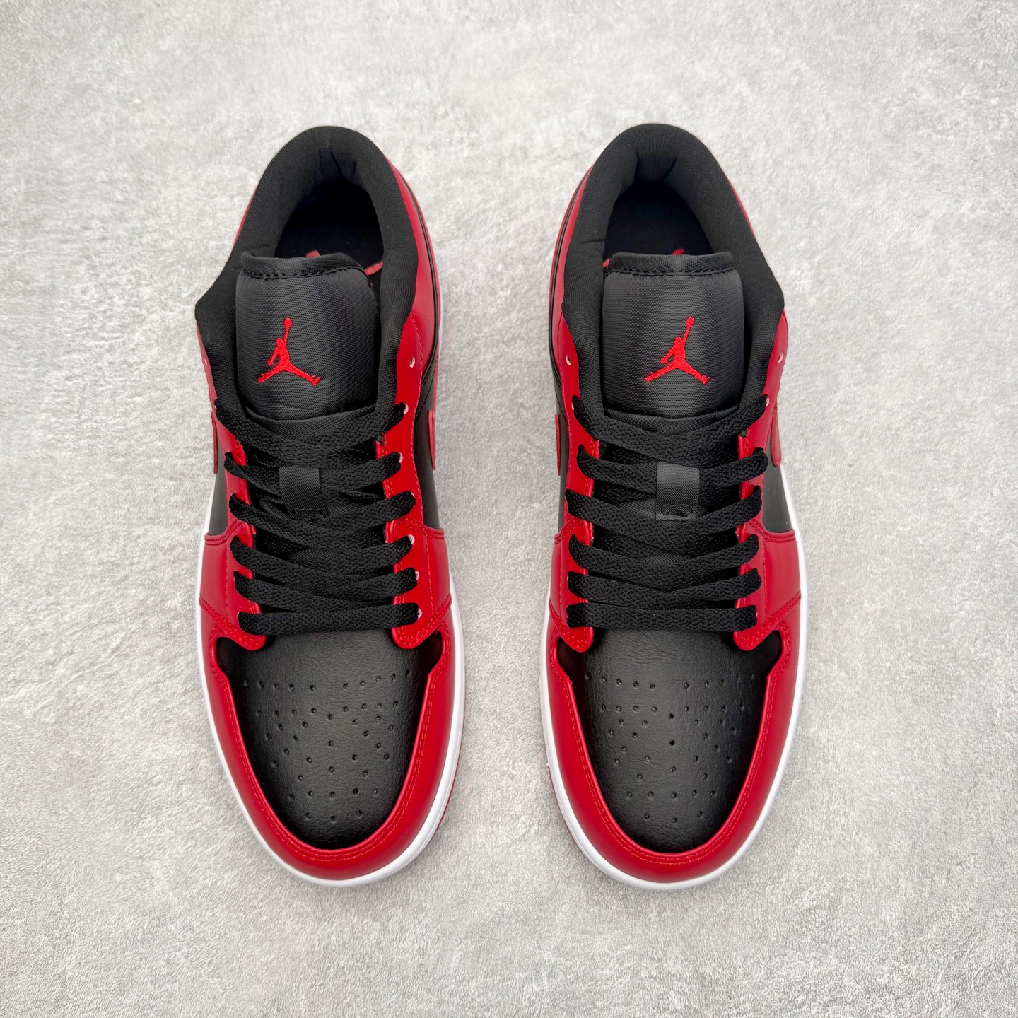 图片[2]-＃小DT Air Jordan AJ1 Low OG 低帮系列 全新流水线出品 超强性价比 DT版本平替选择 市场第二梯队 全部原鞋开发 原楦原纸板开发 全鞋电脑针车 原厂内置全掌气垫 原盒内在原标 唯一Zp原版鞋带绑法 免检产品 全新2022版型 全头层皮料 完美零毛边处理 原厂配置全掌气垫 价格定位良心 几十个配色陆续出货 实拍调校N版已经零色差零失真 百分百还原实物色彩所见即所得 不存在货不对板色差等低级问题 选购参考实物拍摄 不混卖不参货 只用心做好货严格选品 承诺混一赔十 尺码：36 36.5 37.5 38 38.5 39 40 40.5 41 42 42.5 43 44 44.5 45 46-选品中心